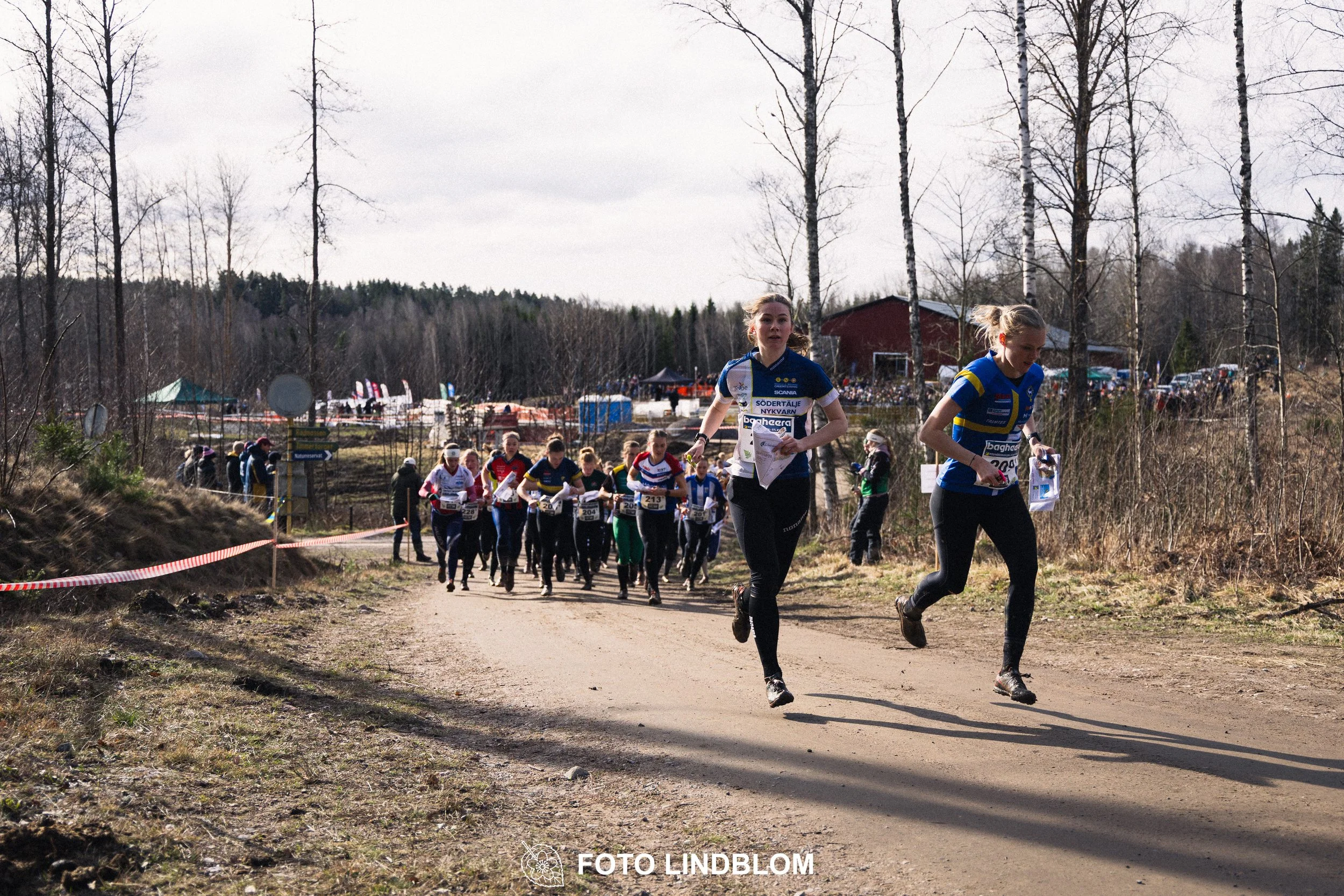 A photo from an orienteering relay race in Kolmården during spring 2026, captured by Foto Lindblom.