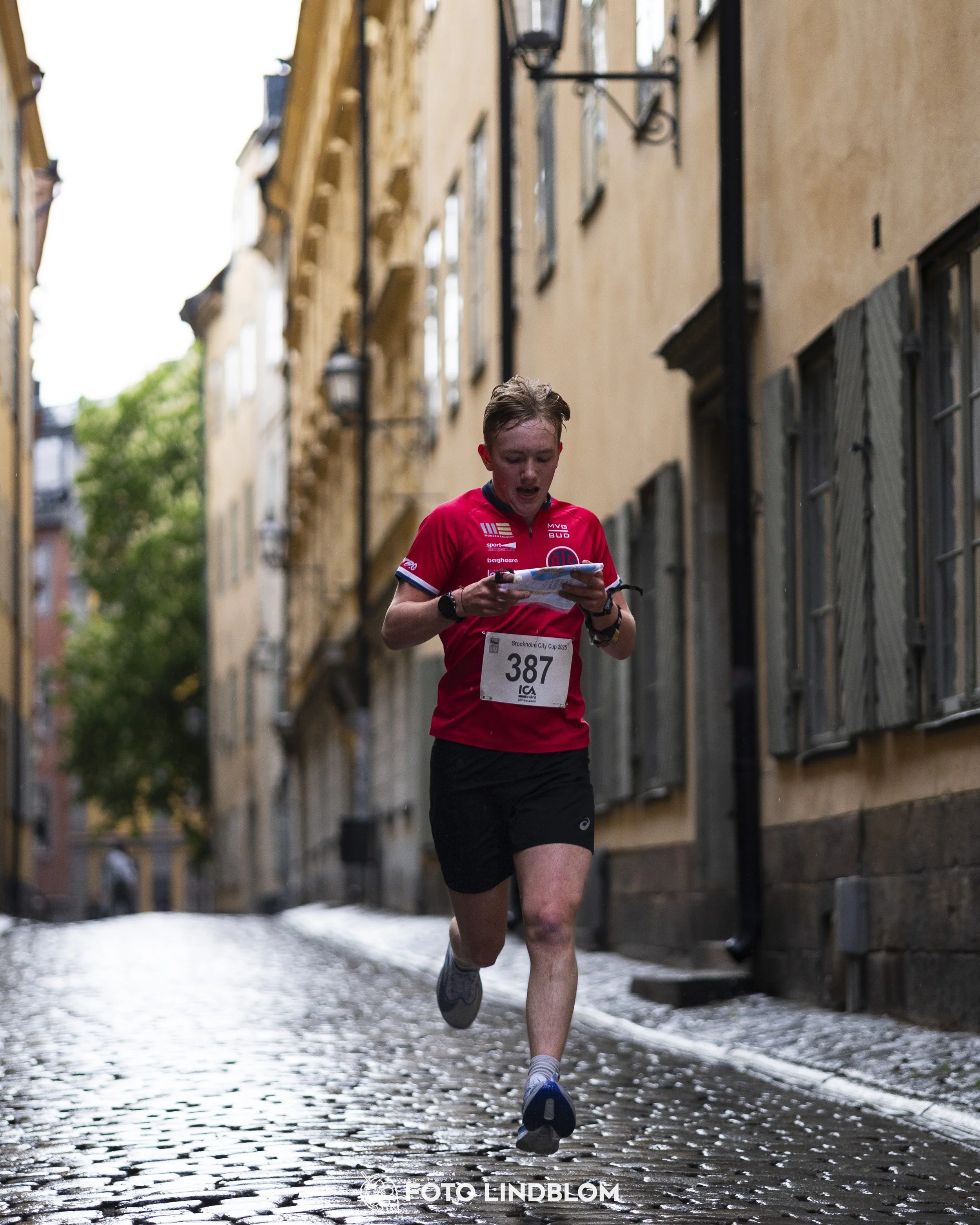 A picture from the first stage of the Stockholm City Cup sprint orienteering competition in "gamla stan" which is the old part of Stockholm