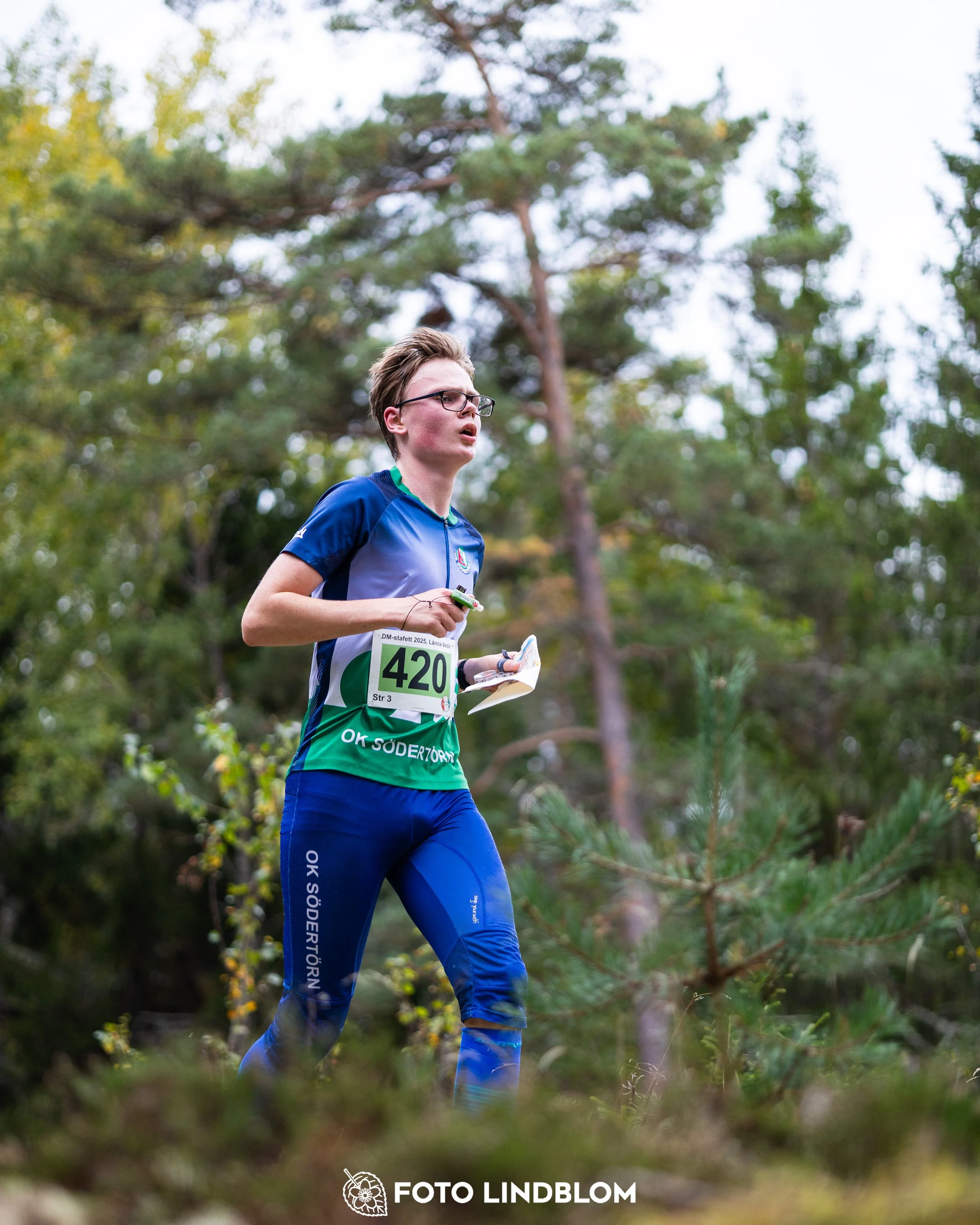 A picture from the Stockholm district championship in relay orienteering taken by Foto Lindblom