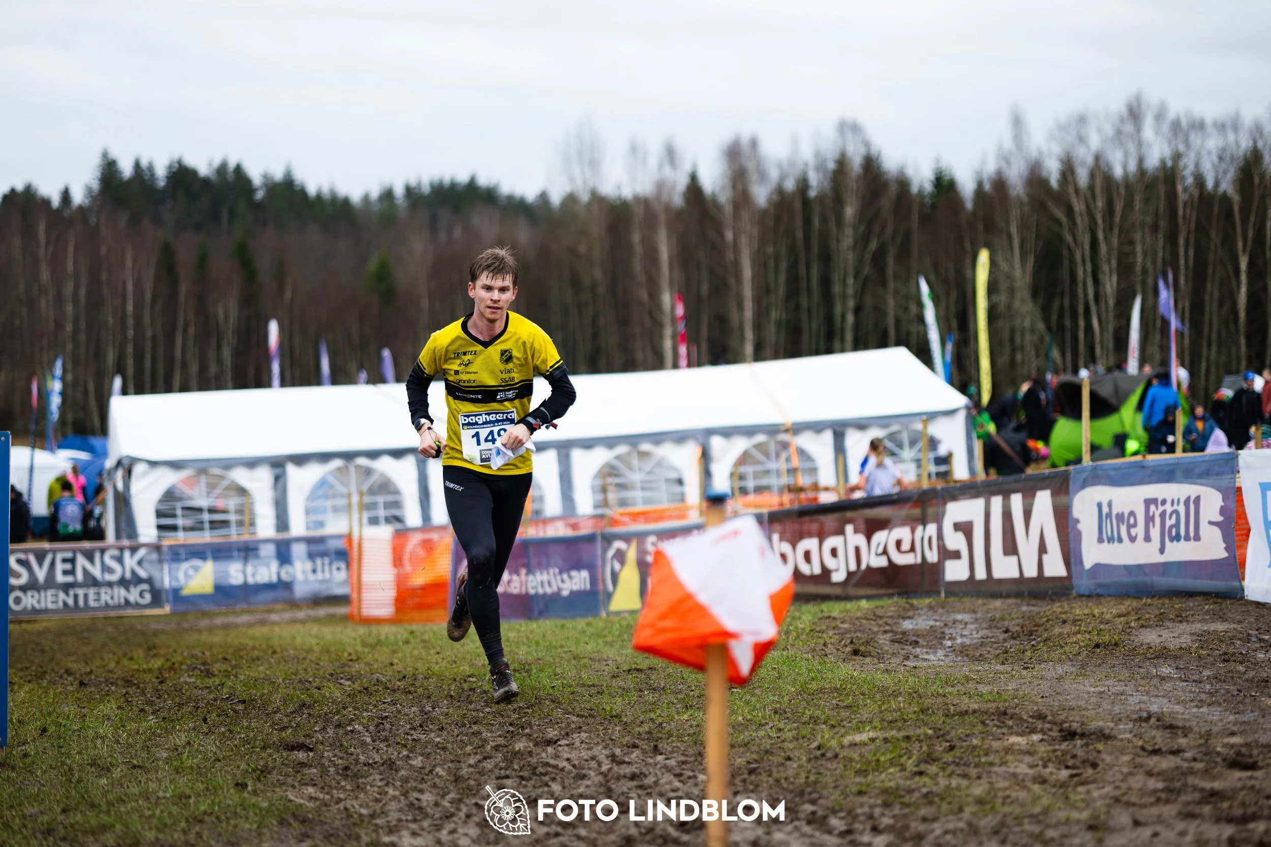 A photo from a forest orienteering competition in Kolmården as part of the Swedish League 2026 season, captured by Foto Lindblom.