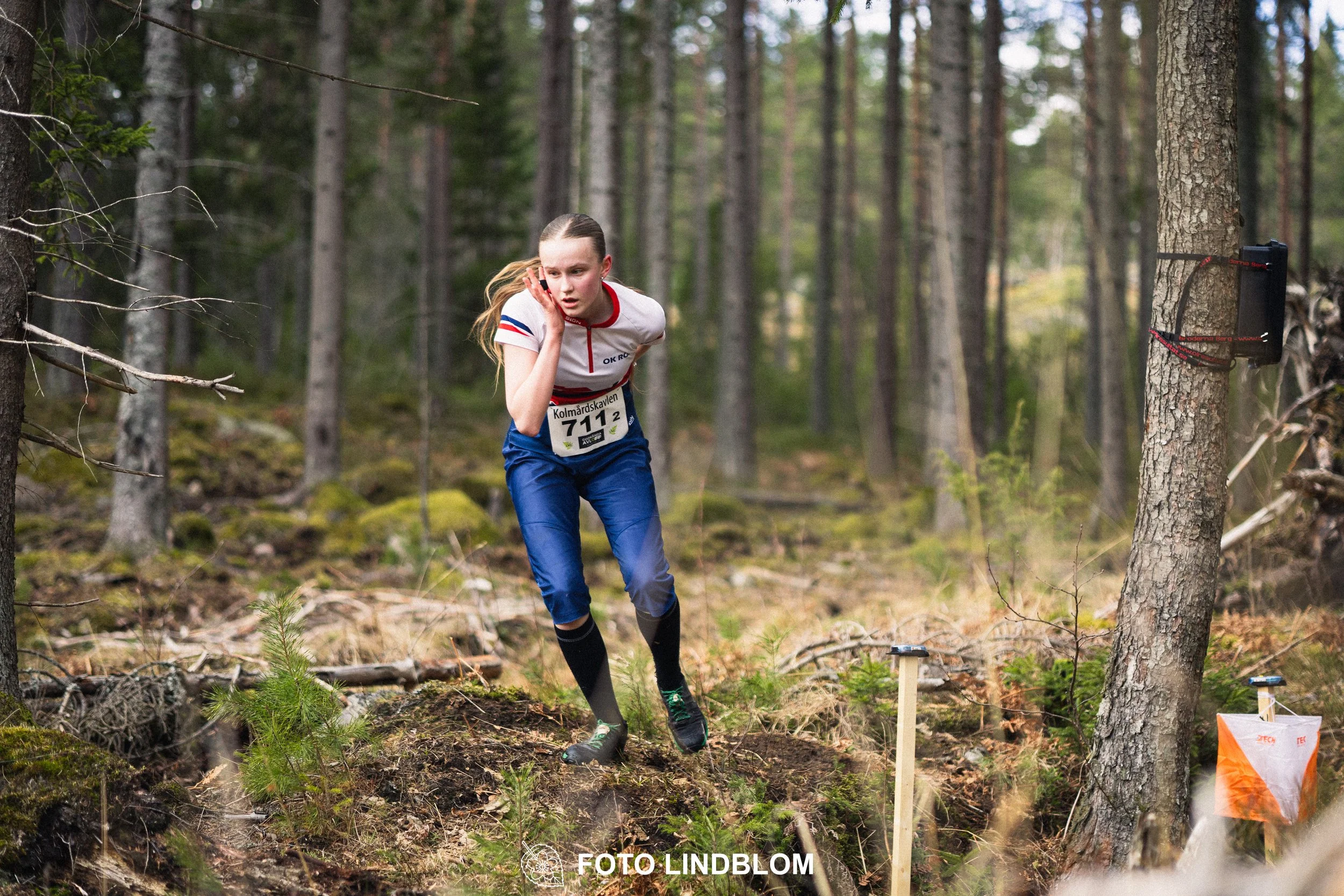 A photo from a relay orienteering competition in Kolmården during the 2026 Stafettligan season, captured by Foto Lindblom.