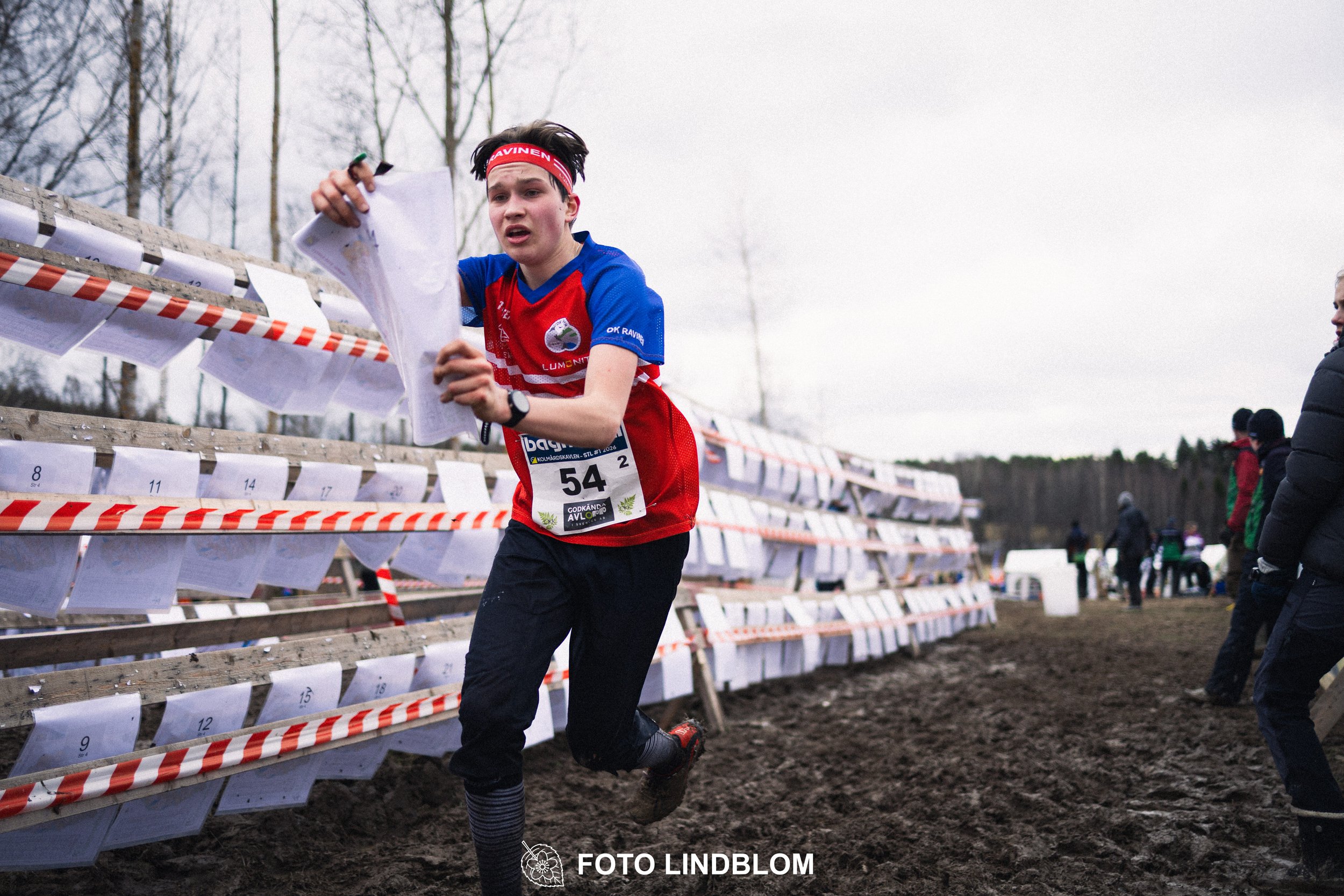 A moment captured during Kolmårdskavlen in the Swedish Stafettligan 2026 by Foto Lindblom.