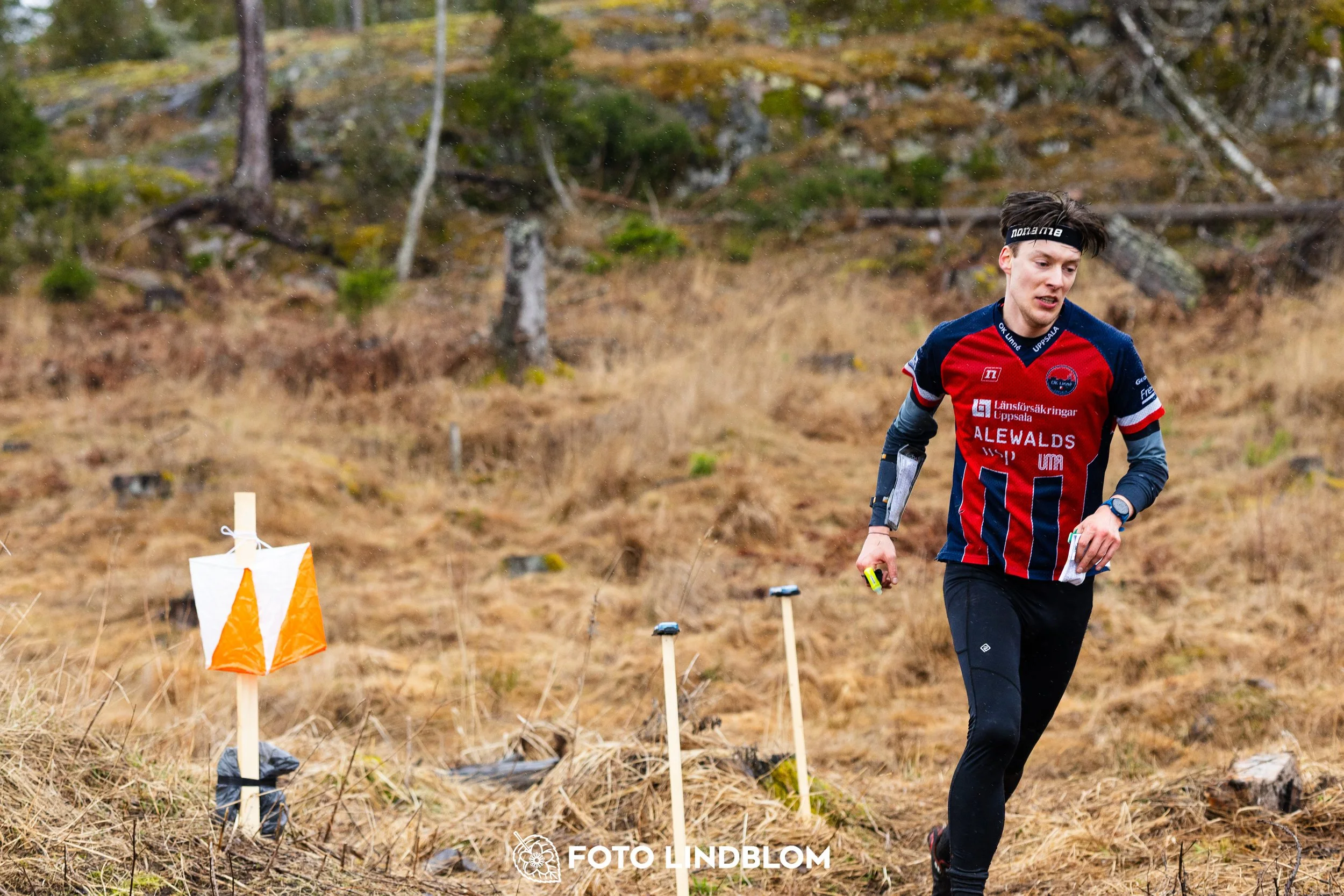 A moment captured during the Swedish League orienteering competition in Kolmården 2026 by Foto Lindblom.