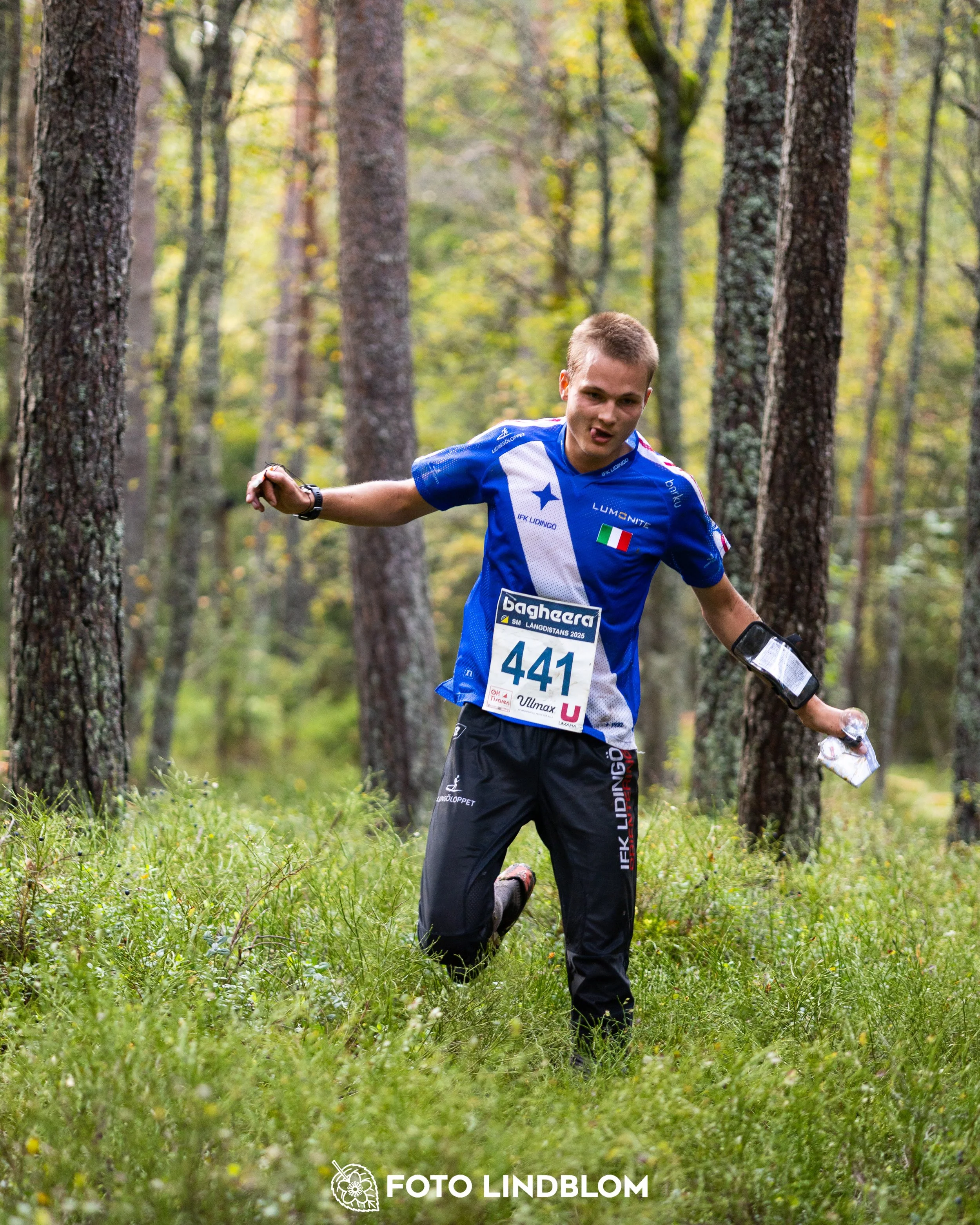 A picture from the Swedish national championship in long distance orienteering and Swedish league race taken by Foto Lindblom