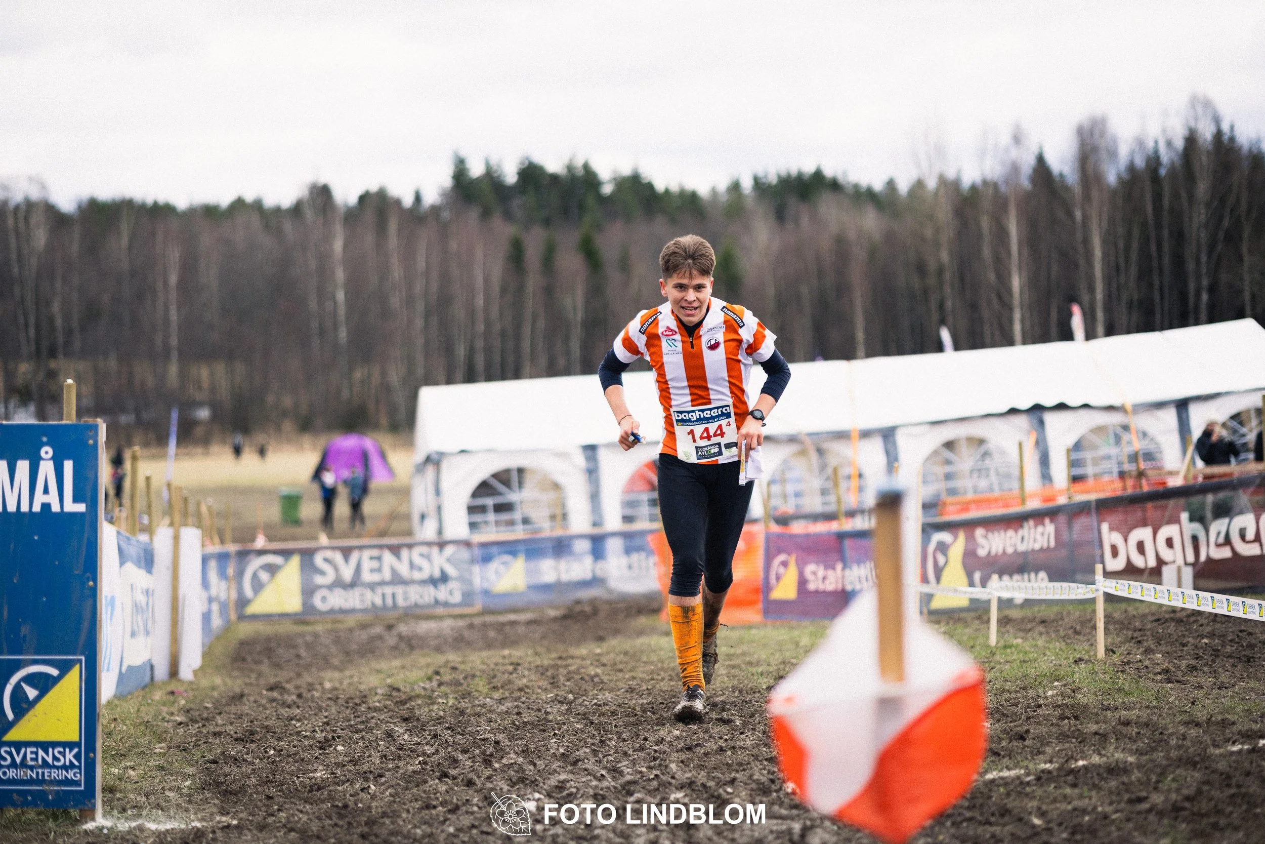 A photo from an orienteering relay race in Kolmården during spring 2026, captured by Foto Lindblom.