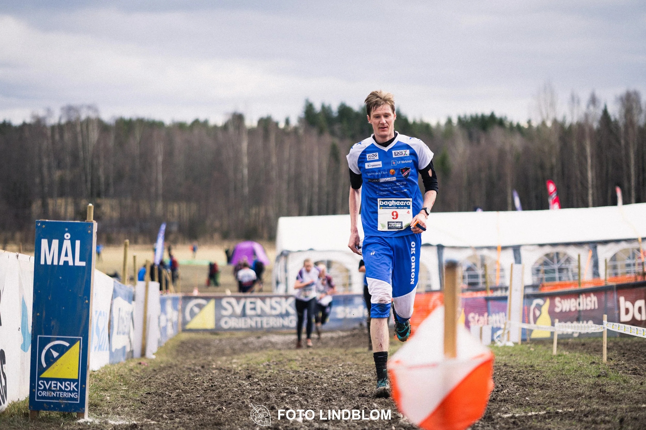 A scene from the Stafettligan relay competition Kolmårdskavlen in spring 2026, showing Anton Johansson, captured by Foto Lindblom.