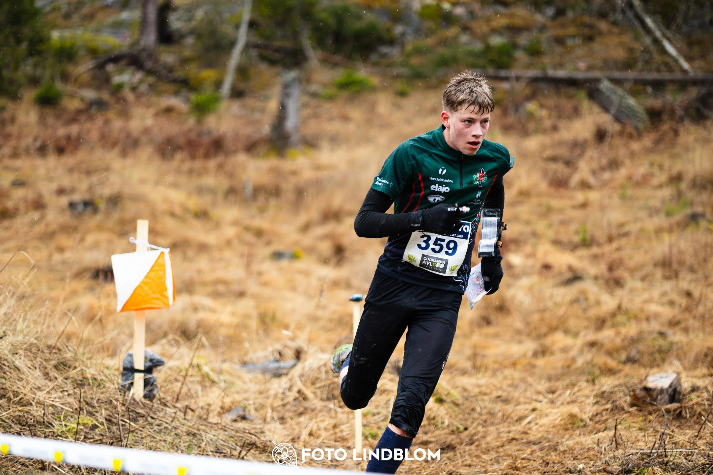 A photo from a Swedish orienteering league race in Kolmården during spring 2026, captured by Foto Lindblom.