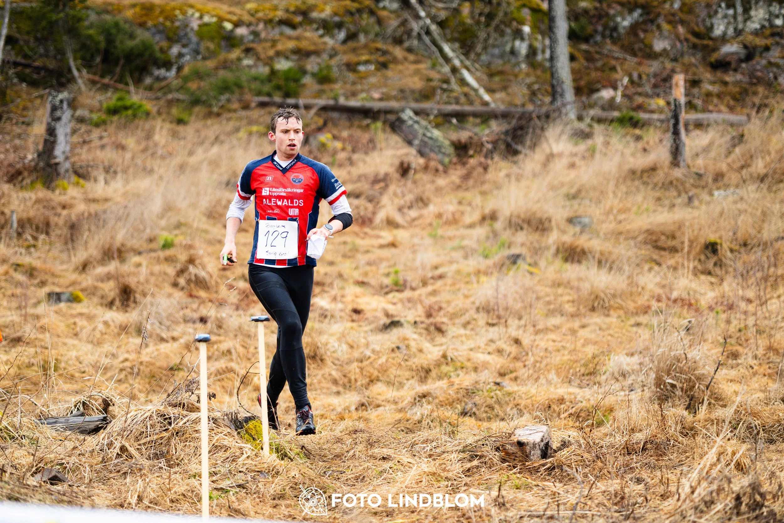 A moment from the 2026 Swedish League middle distance orienteering event in Kolmården, captured by Foto Lindblom.