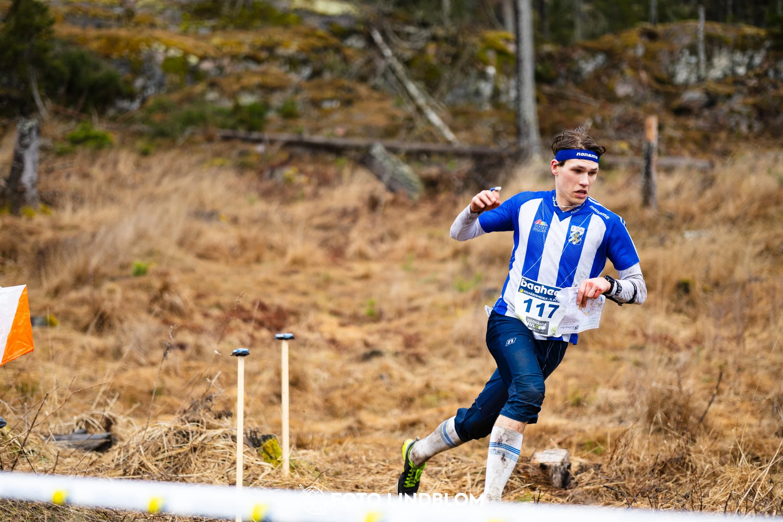 A photo from a forest orienteering competition in Kolmården as part of the Swedish League 2026 season, captured by Foto Lindblom.