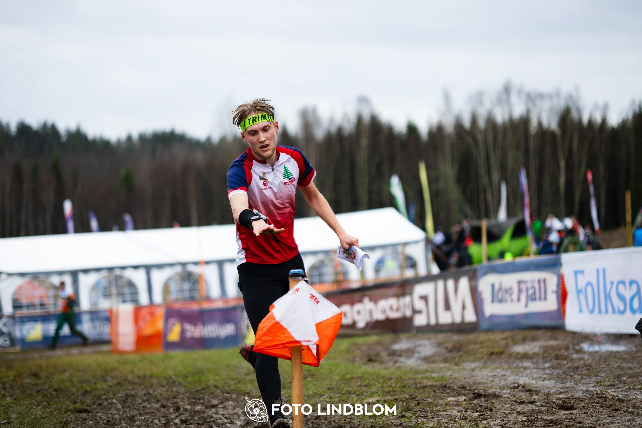 A scene from the Swedish League orienteering competition in Kolmården spring 2026, captured by Foto Lindblom.
