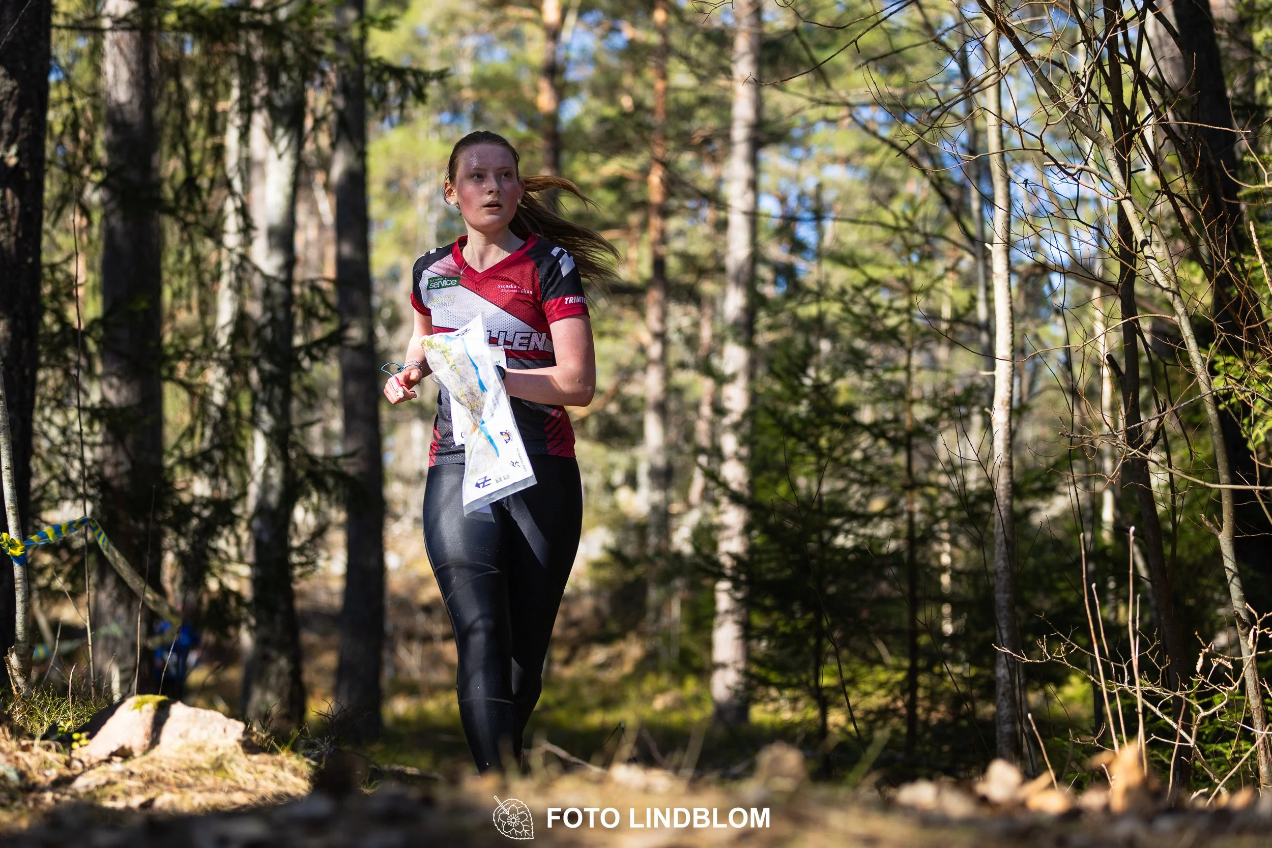 A relay-stage photo from Måsenstafetten 2026, featuring team-based orienteering competition, taken by Foto Lindblom.