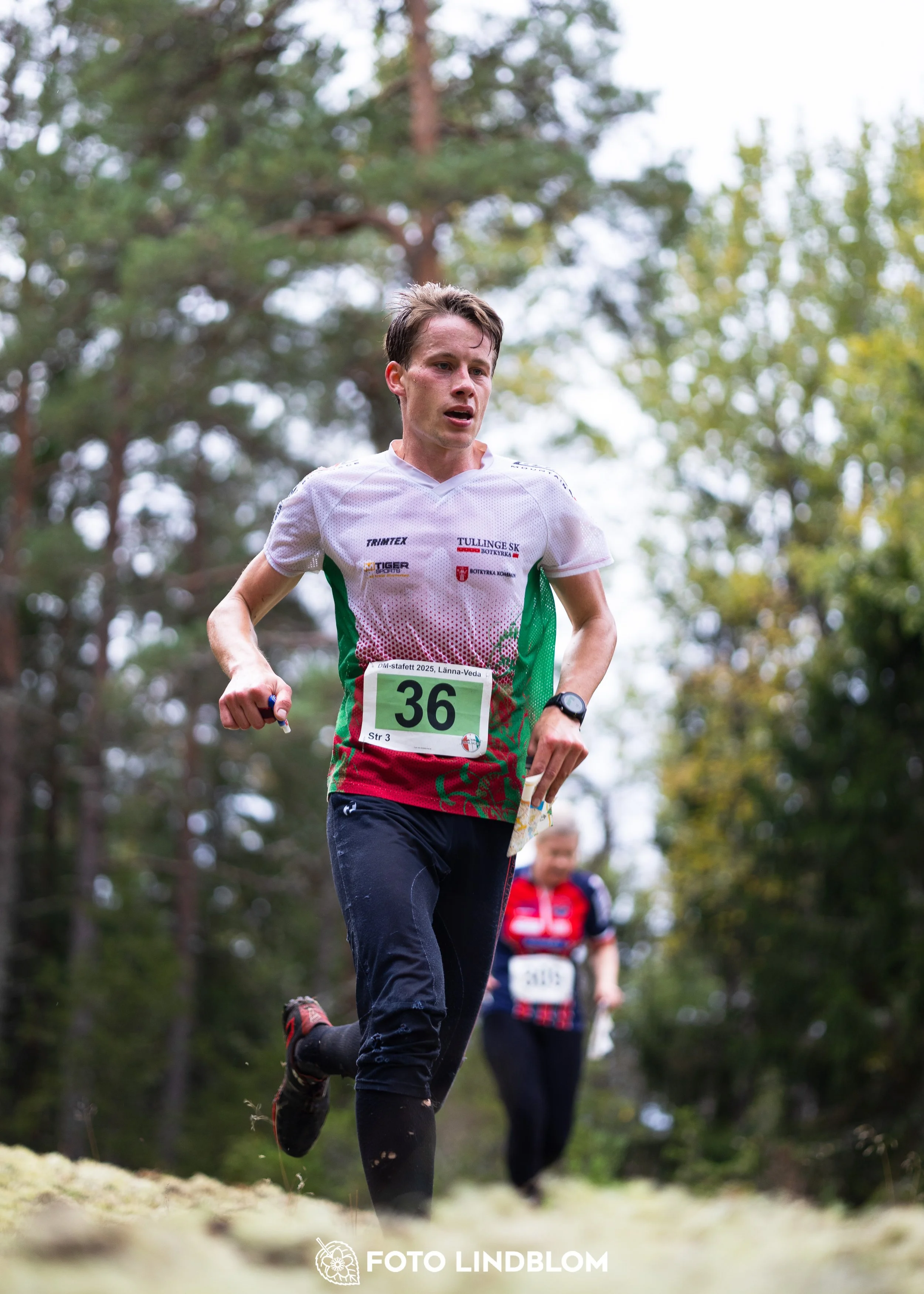 A picture from the Stockholm district championship in relay orienteering taken by Foto Lindblom