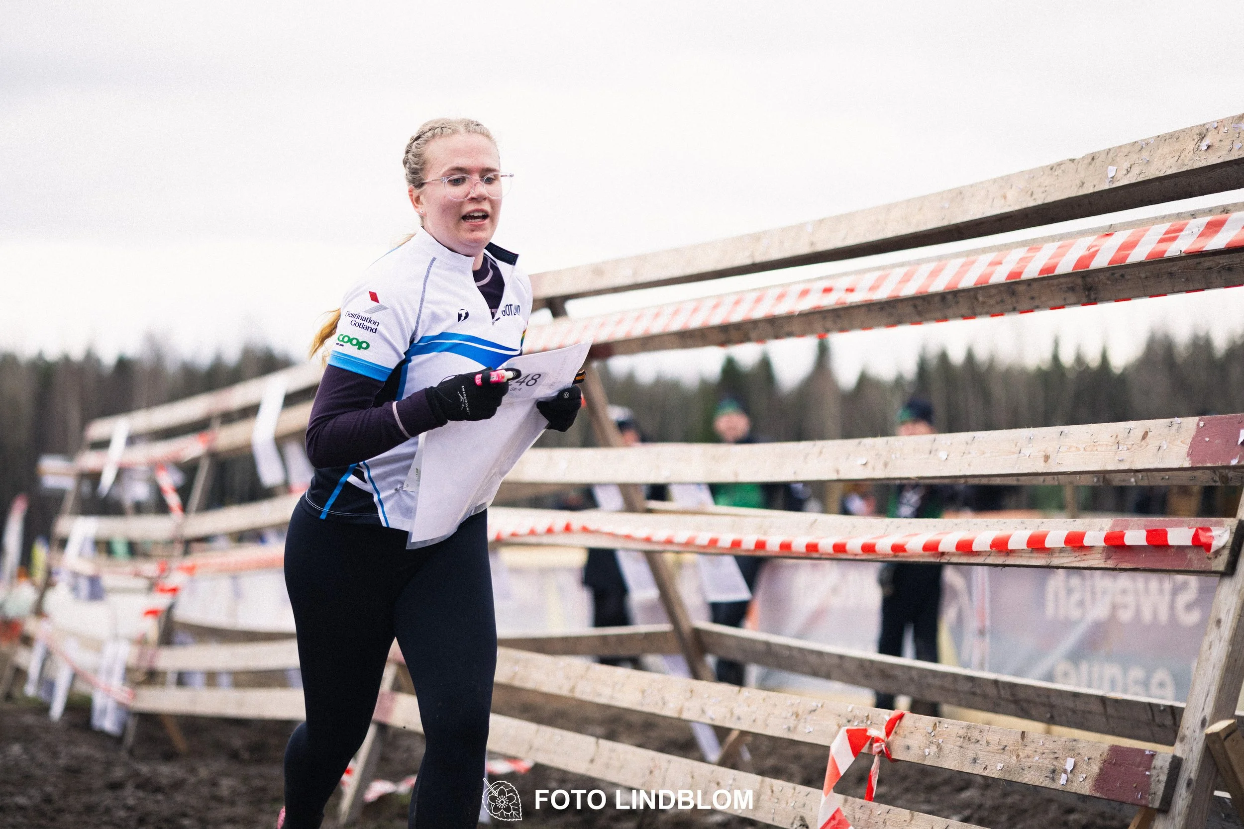 A moment captured during Kolmårdskavlen in the Swedish Stafettligan 2026 by Foto Lindblom.