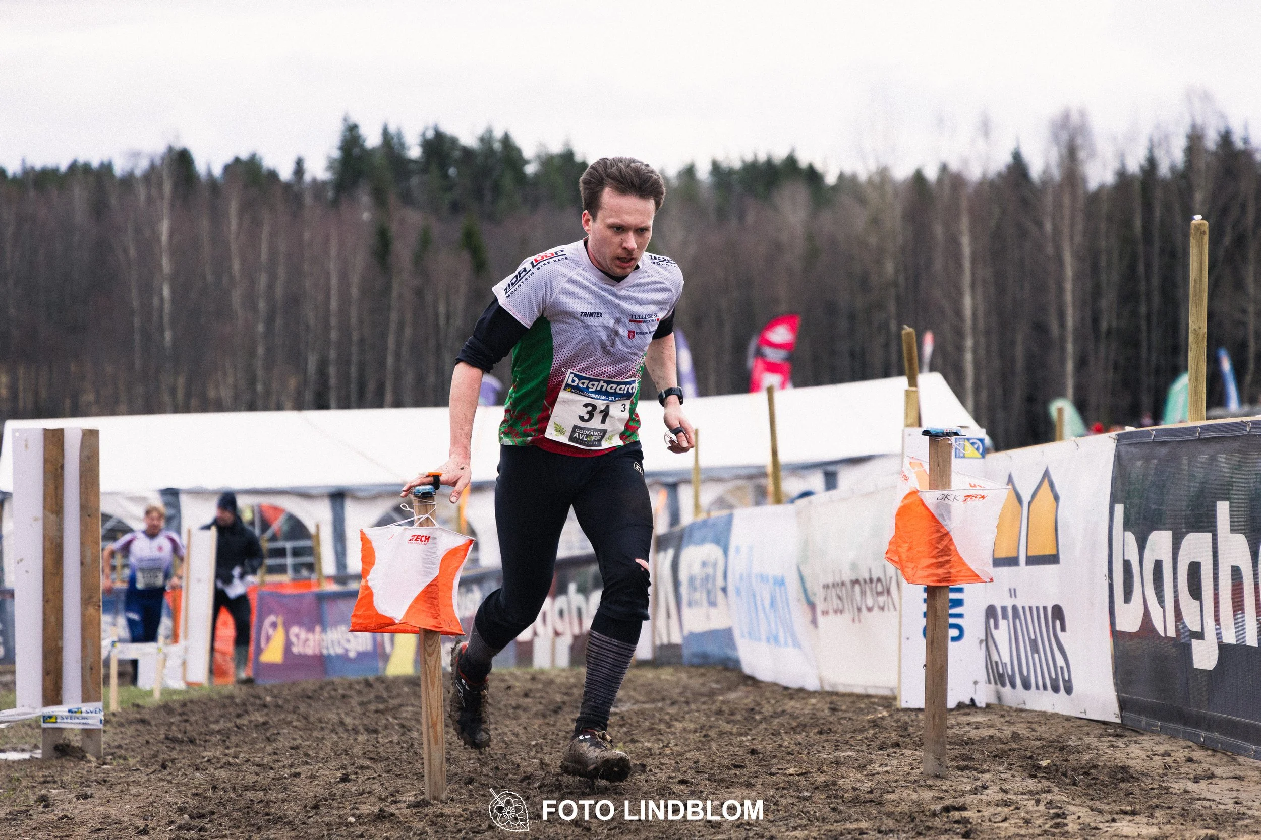 A moment captured during Kolmårdskavlen in the Swedish Stafettligan 2026 by Foto Lindblom.