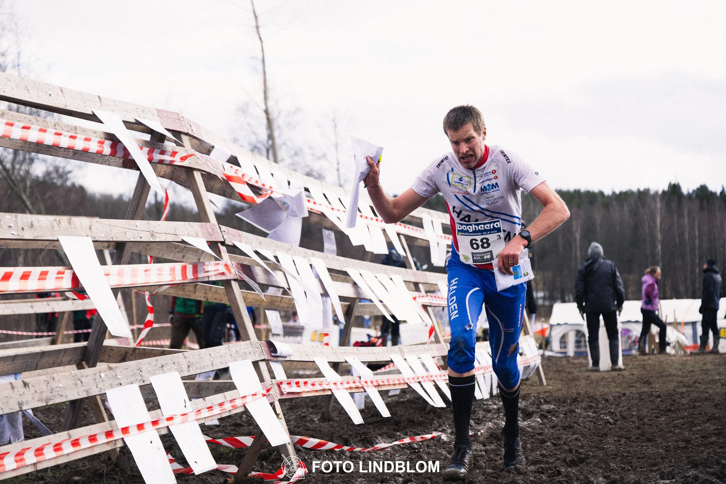 A moment from the relay orienteering event Kolmårdskavlen in spring 2026, captured by Foto Lindblom.