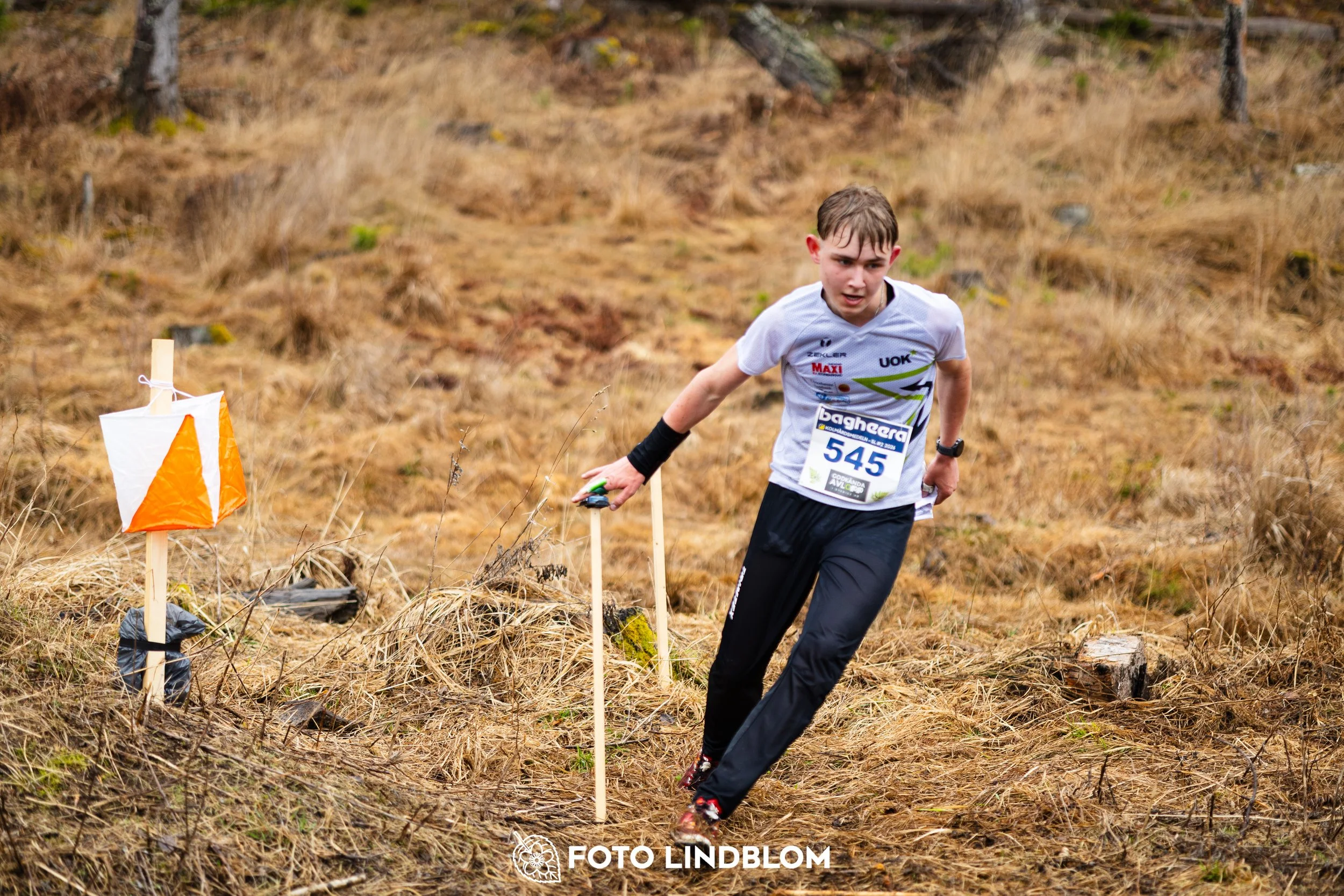A moment captured during the Swedish League orienteering competition in Kolmården 2026 by Foto Lindblom.