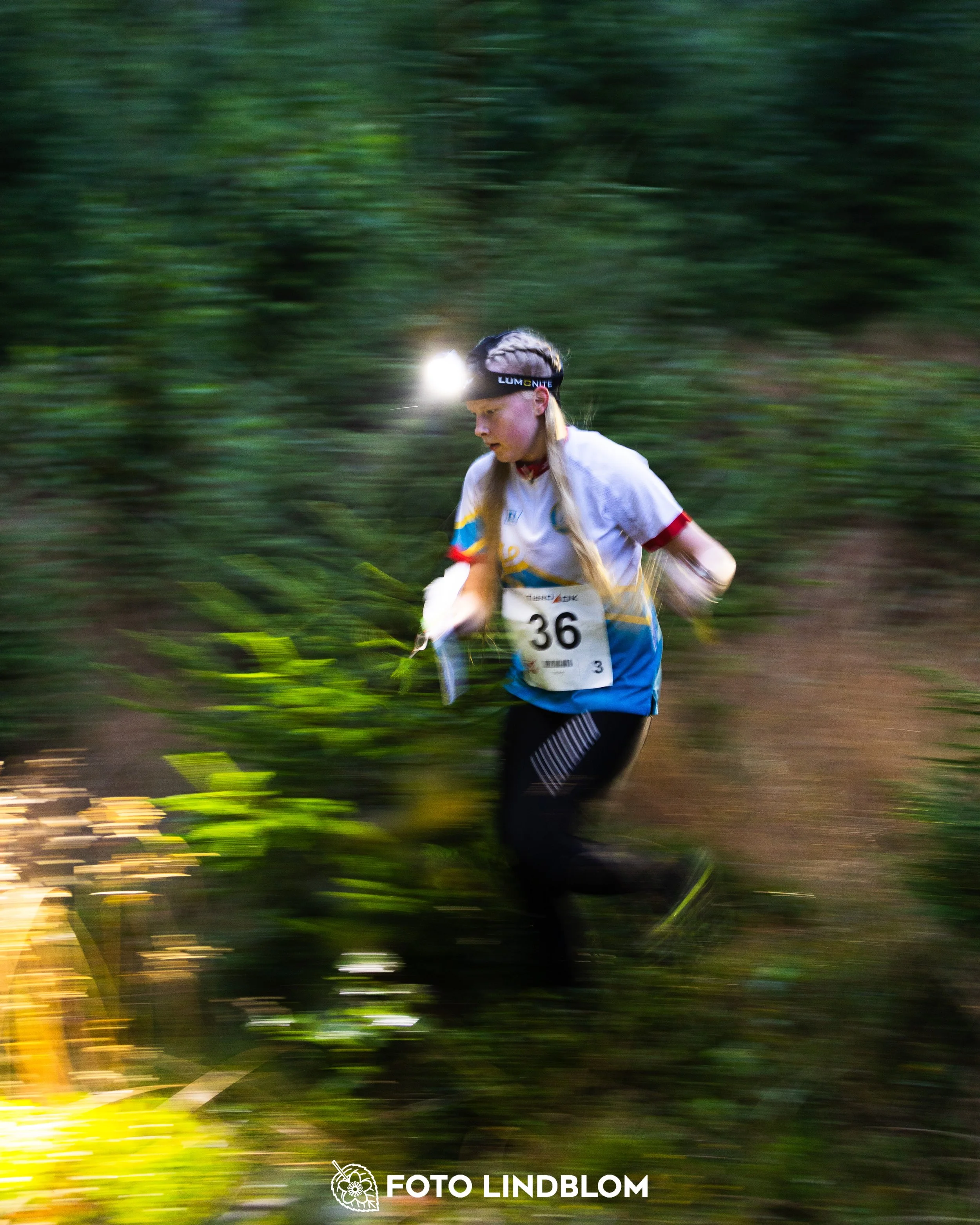 A picture from the youth 10 mila orienteering competition taken by Foto Lindblom