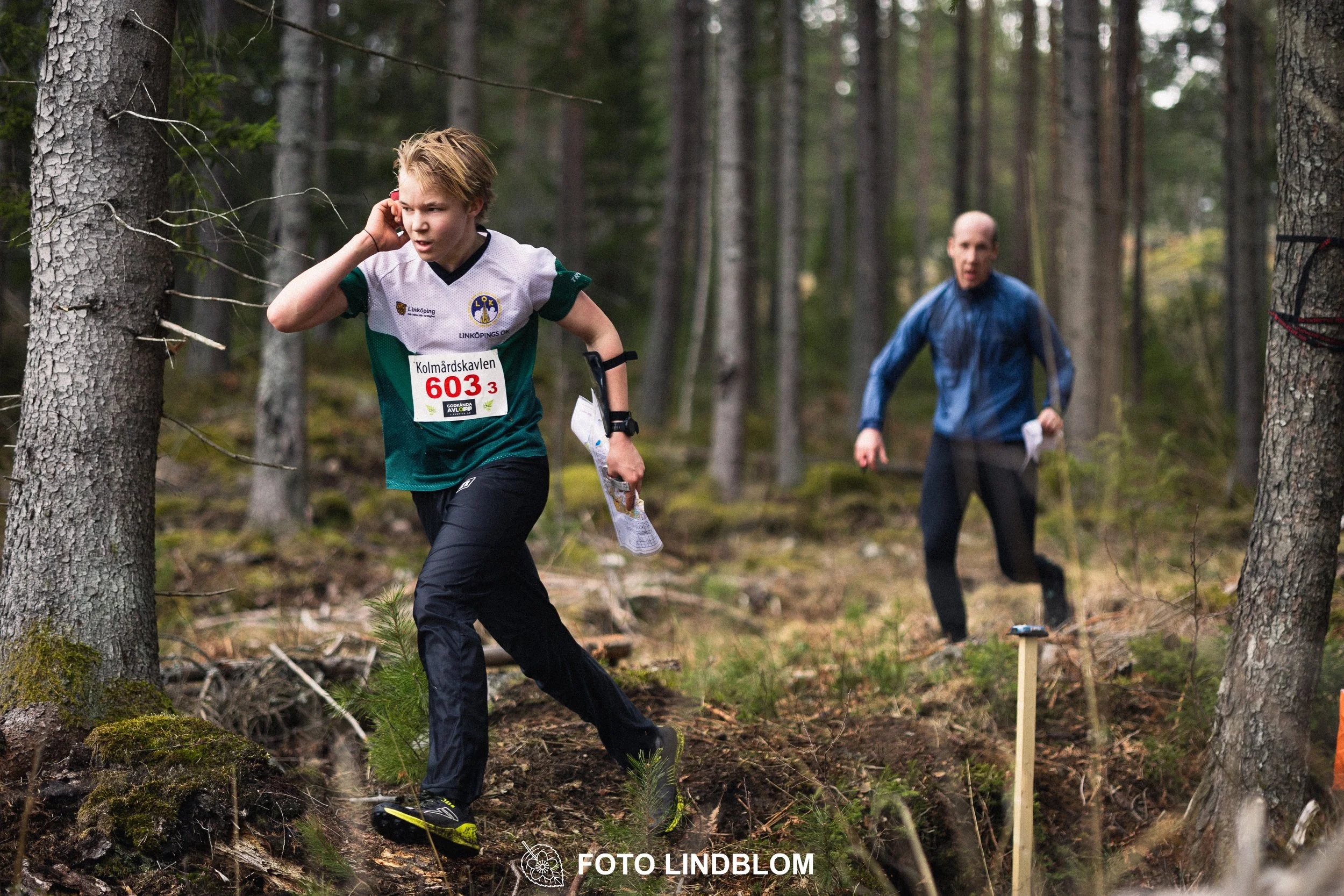 A moment from the relay orienteering event Kolmårdskavlen in spring 2026, captured by Foto Lindblom.