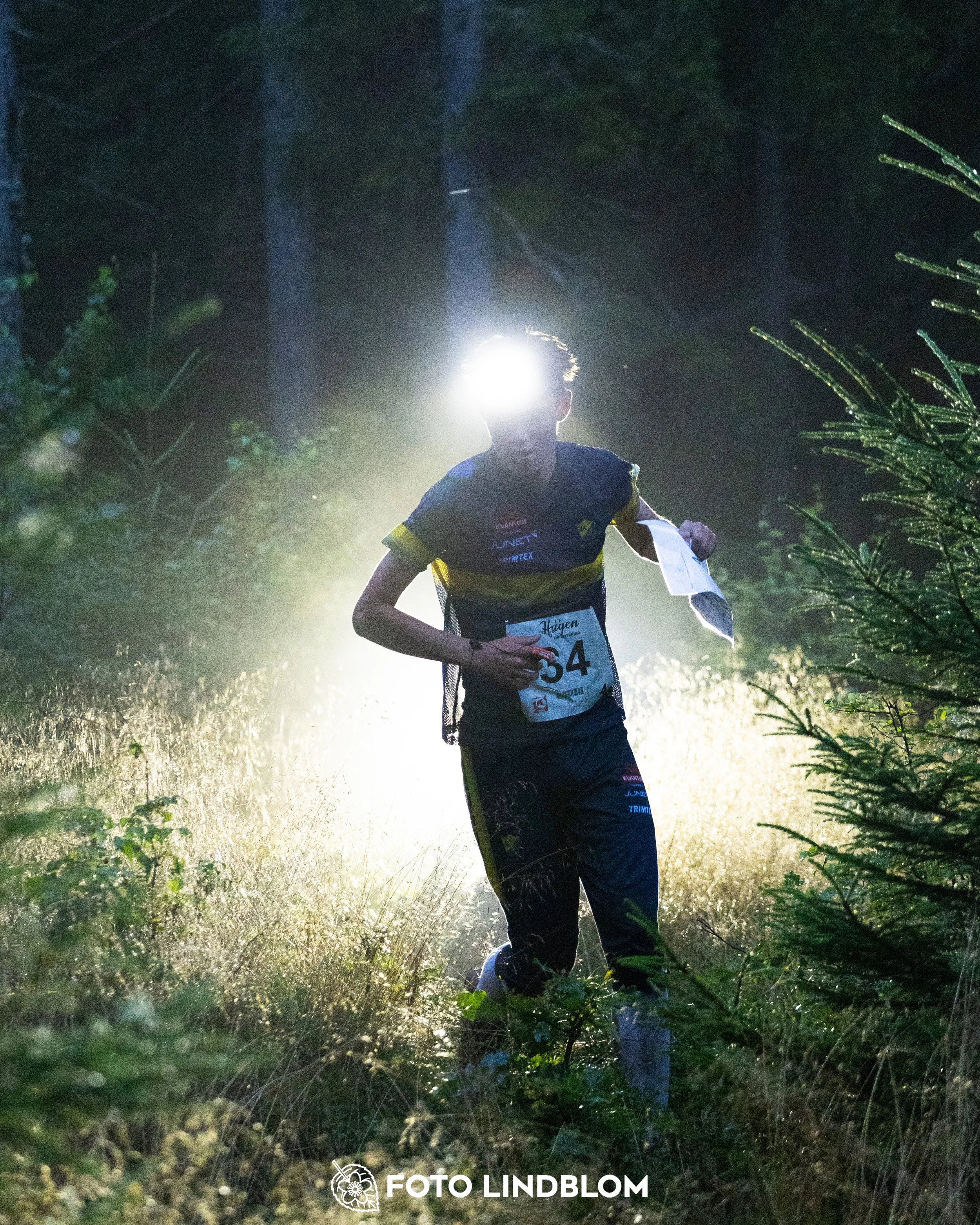 A picture from the youth 10 mila orienteering competition taken by Foto Lindblom