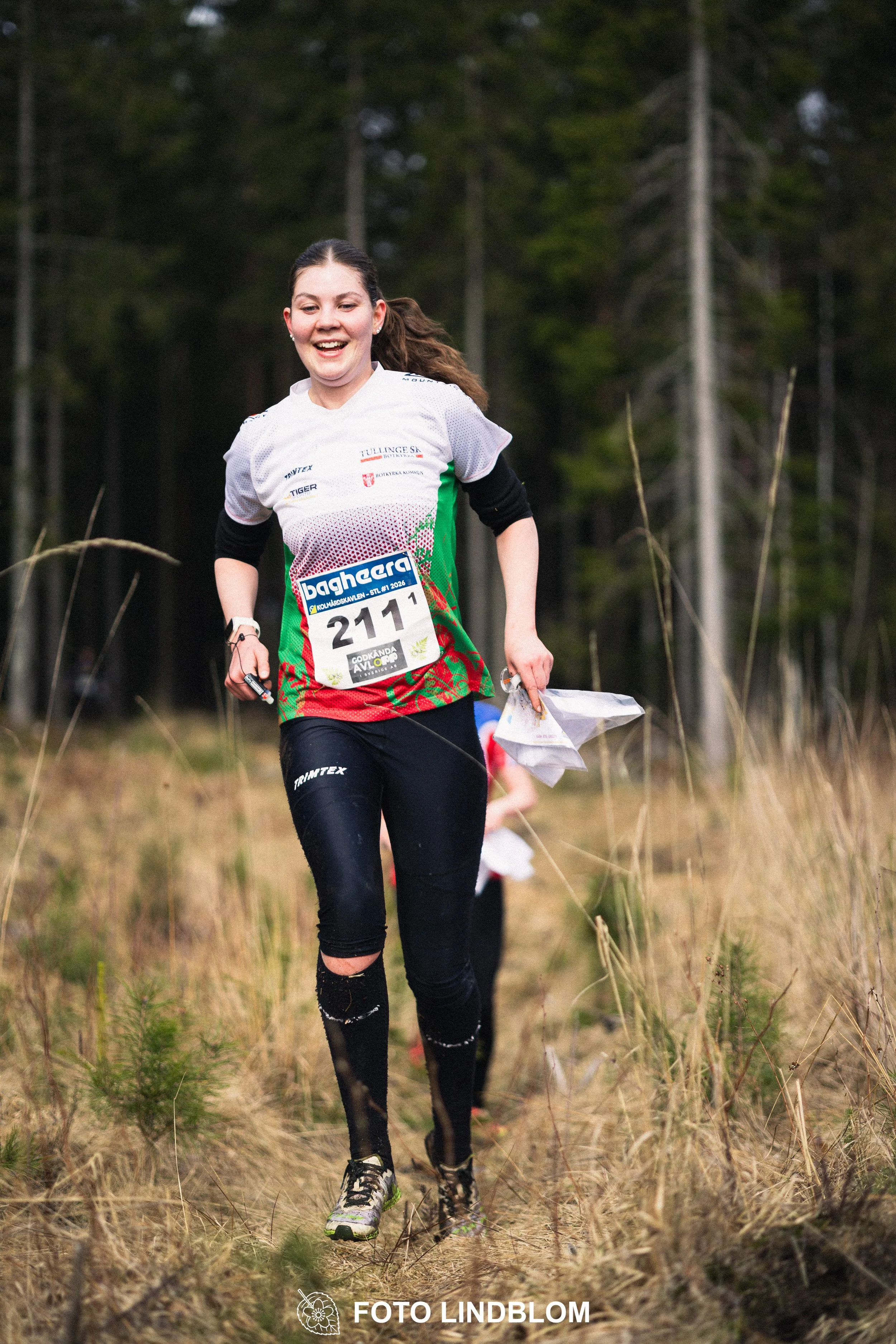 A photo from a relay orienteering competition in Kolmården during the 2026 Stafettligan season, captured by Foto Lindblom.