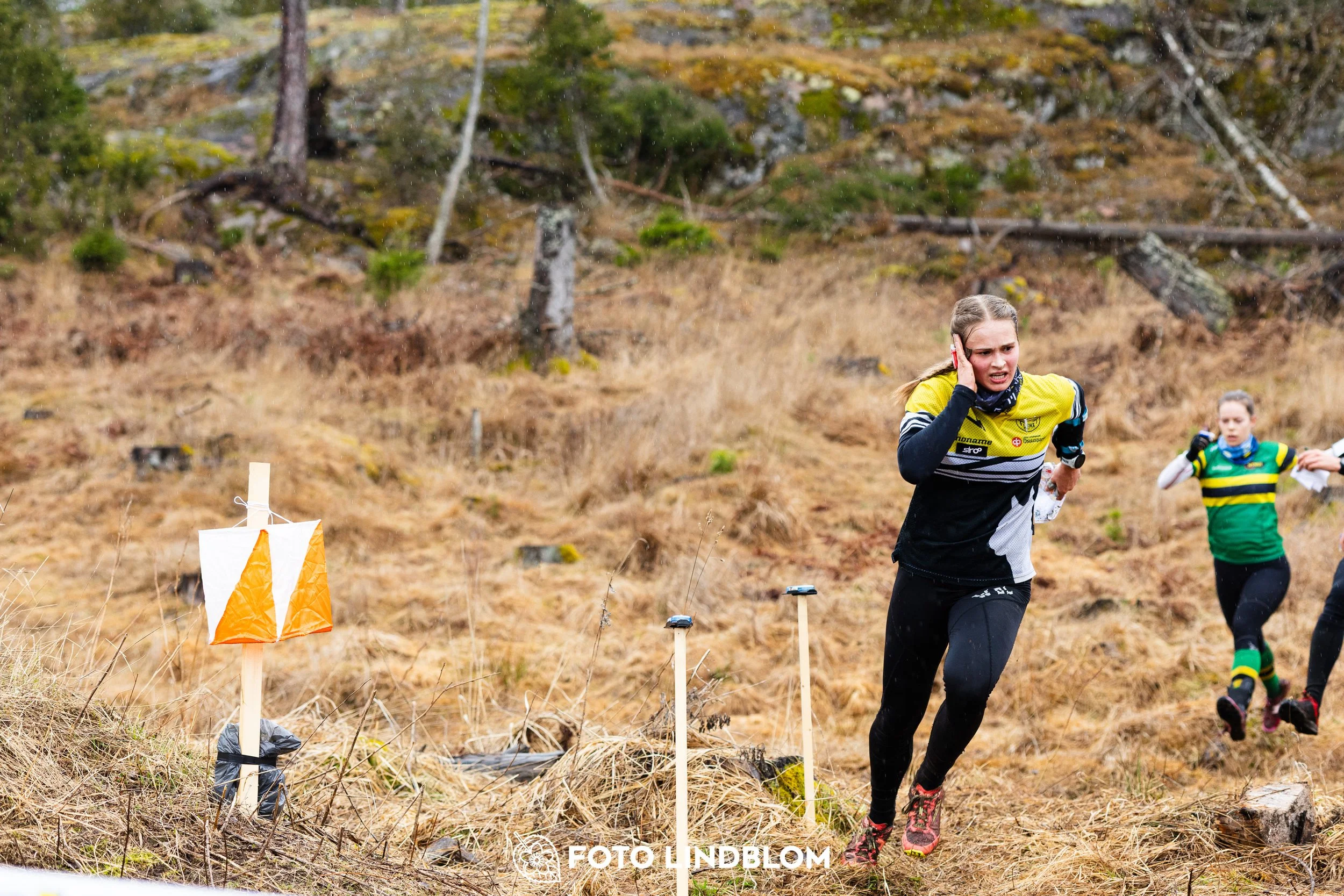 A moment captured during the Swedish League orienteering competition in Kolmården 2026 by Foto Lindblom.