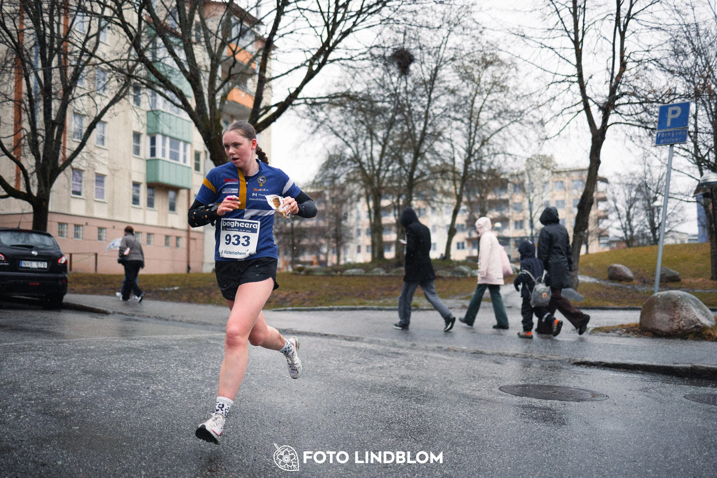 A photo from an urban orienteering event in Stockholm as part of the Swedish League 2026, captured by Foto Lindblom.