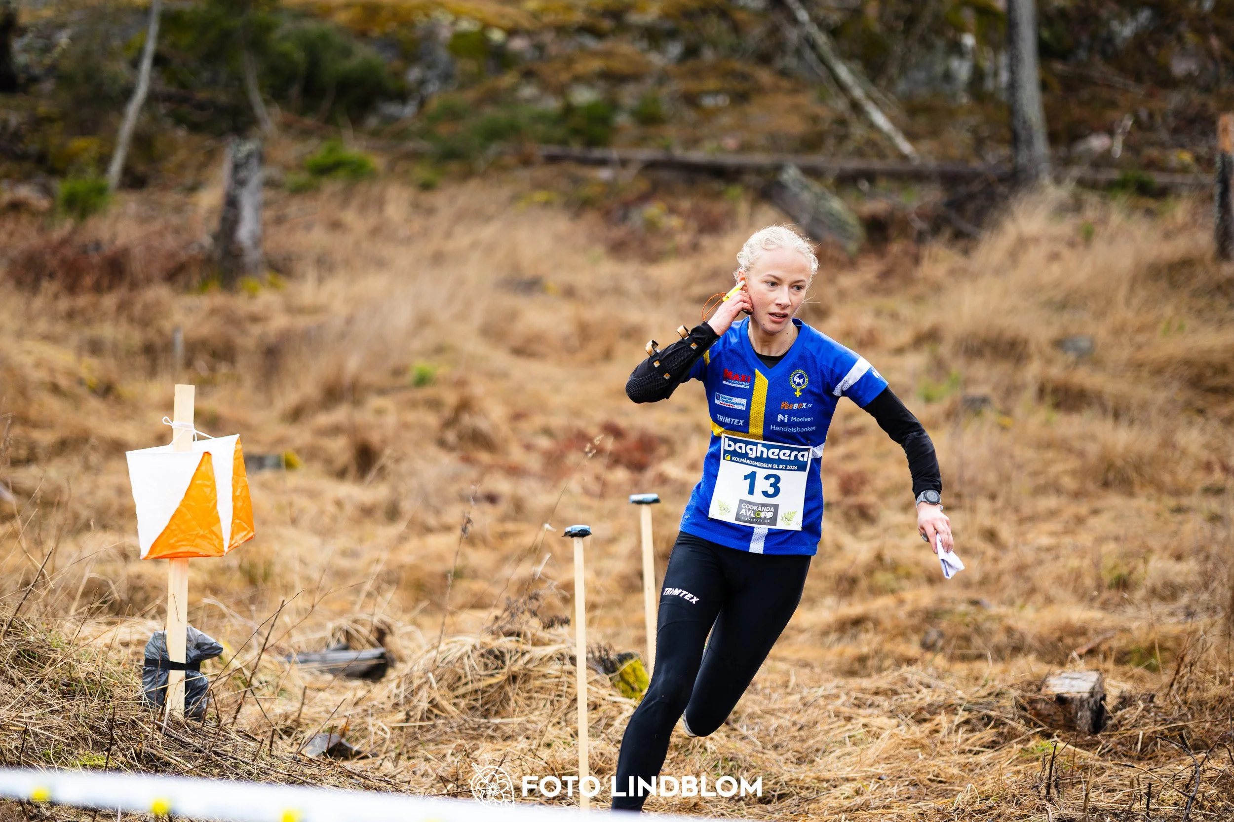 A moment from the 2026 Swedish League middle distance orienteering event in Kolmården, captured by Foto Lindblom.