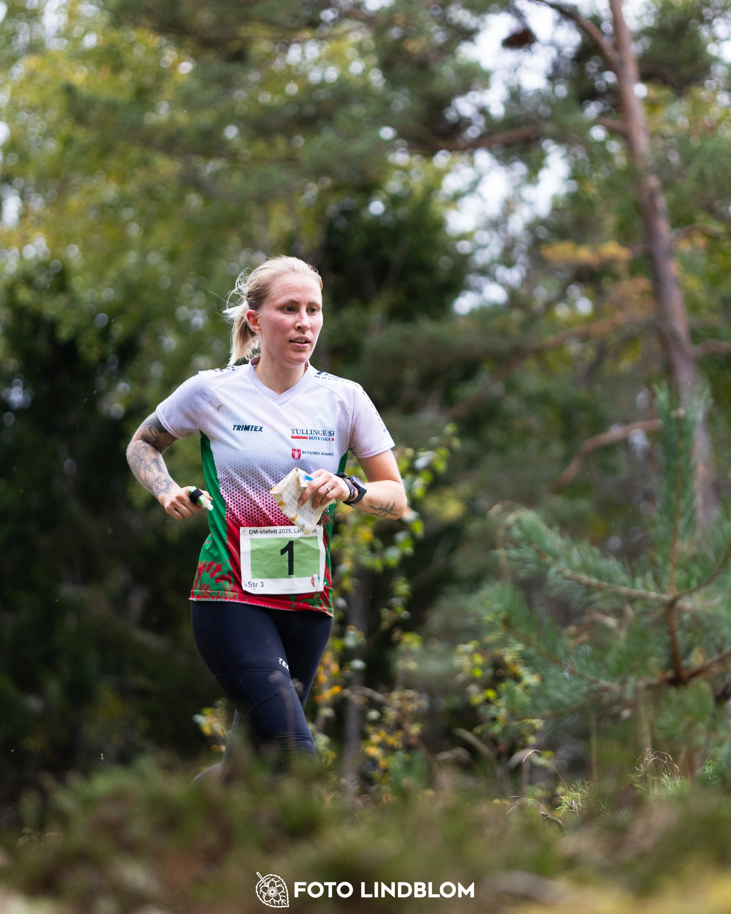 A picture from the Stockholm district championship in relay orienteering taken by Foto Lindblom