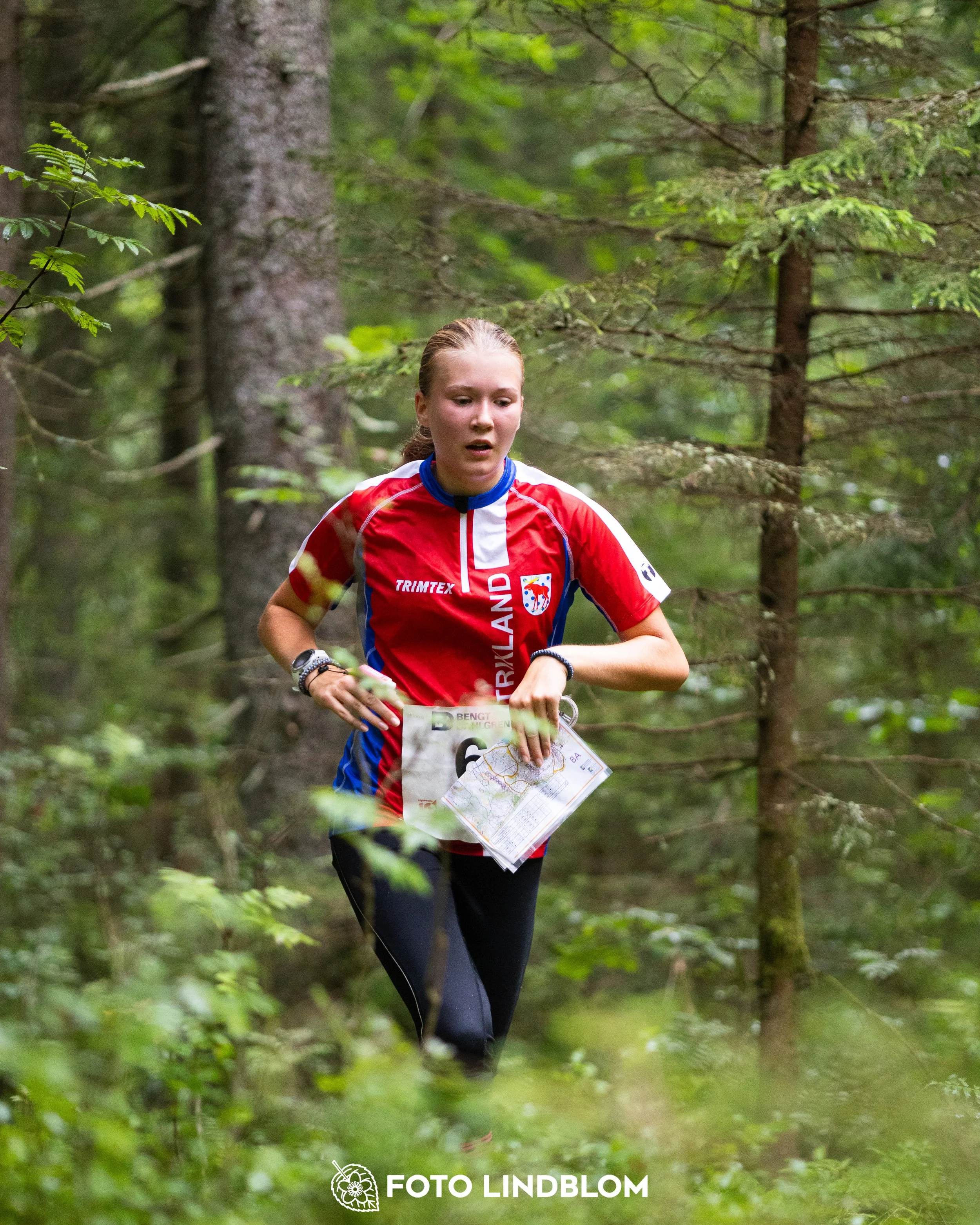 A picture from the youth 10 mila orienteering competition taken by Foto Lindblom