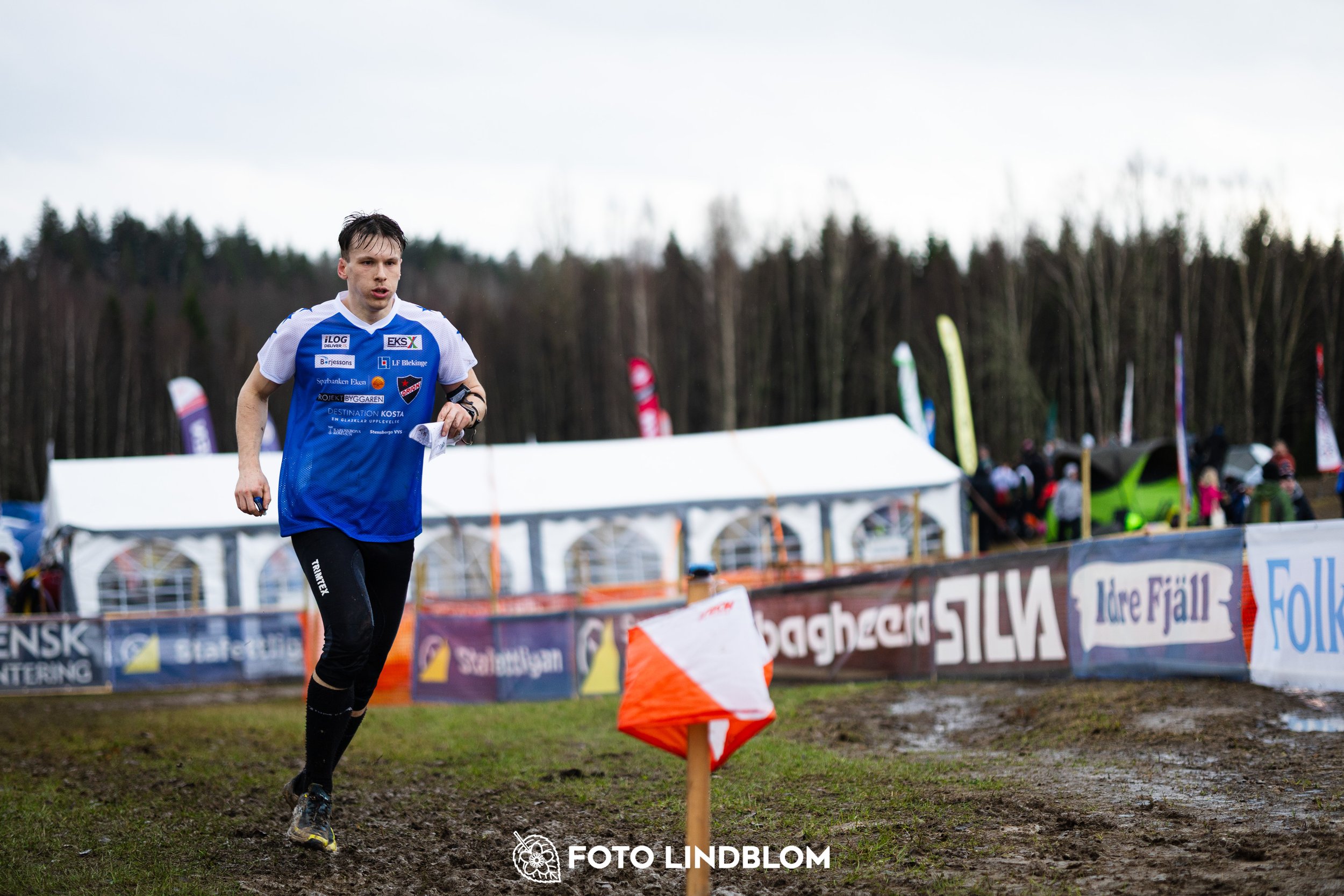 A photo from a forest orienteering competition in Kolmården as part of the Swedish League 2026 season, captured by Foto Lindblom.