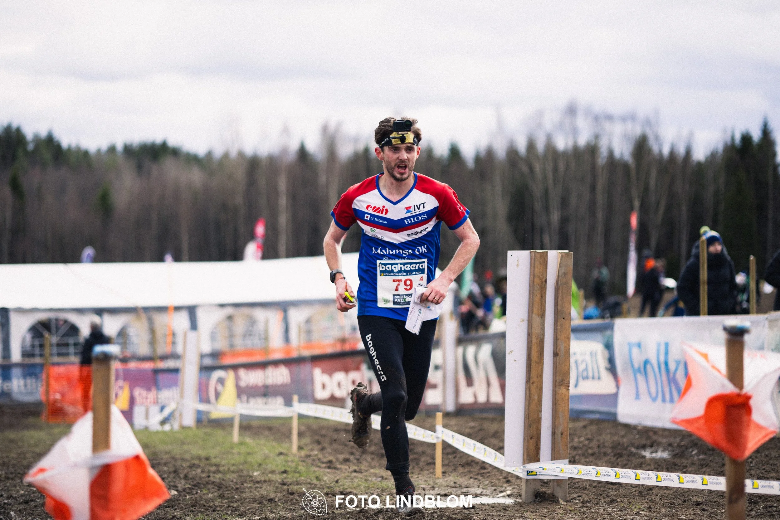A moment from the relay orienteering event Kolmårdskavlen in spring 2026, captured by Foto Lindblom.