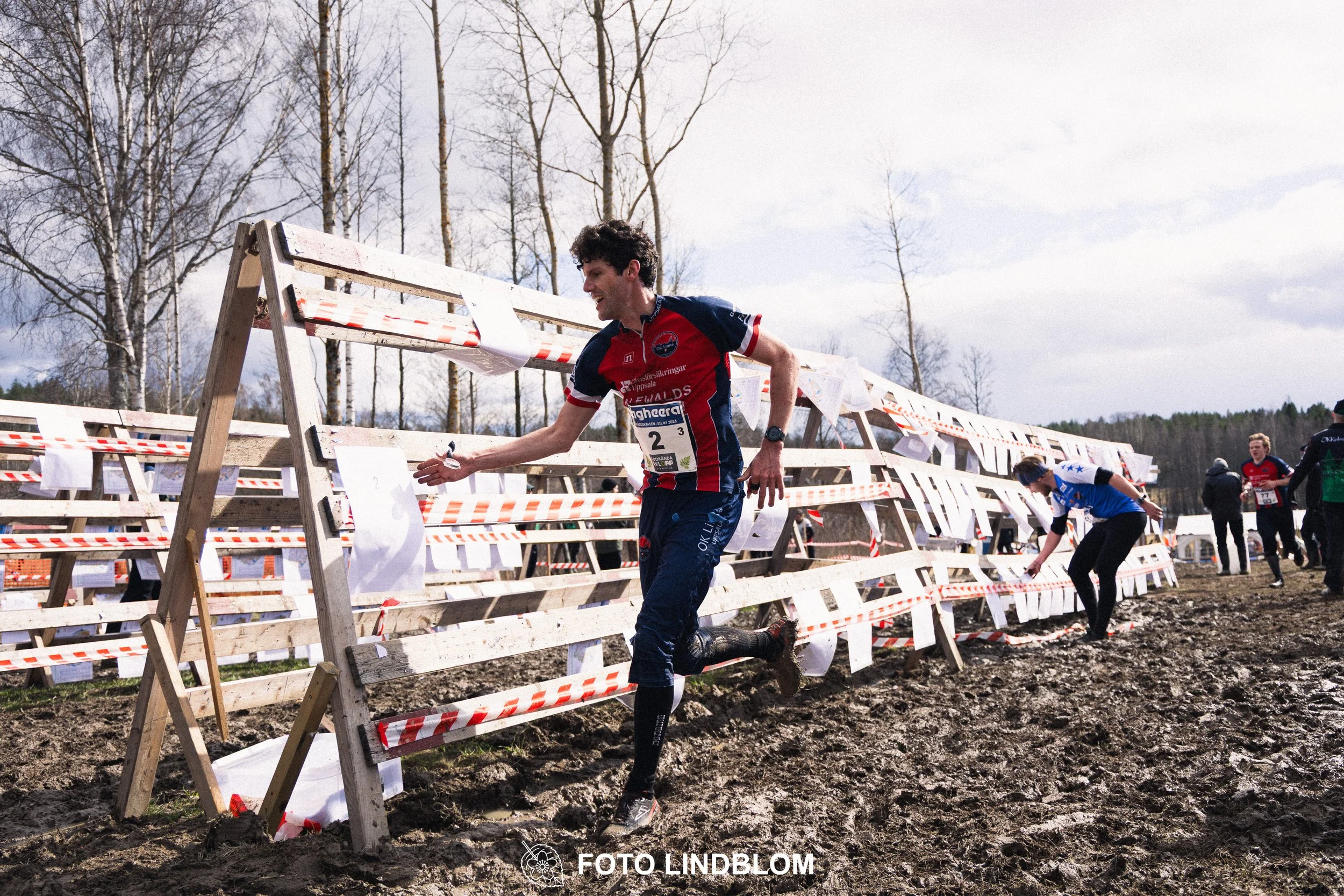 A photo from a relay orienteering competition in Kolmården during the 2026 Stafettligan season, captured by Foto Lindblom.
