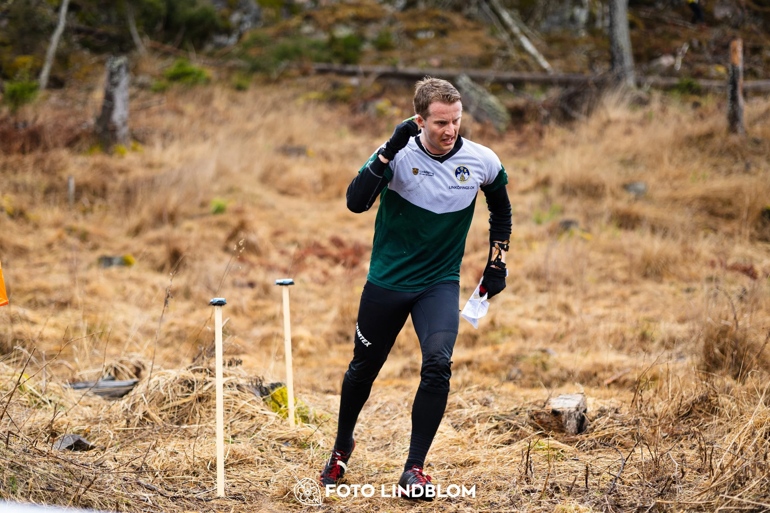 A moment from the 2026 Swedish League middle distance orienteering event in Kolmården, captured by Foto Lindblom.