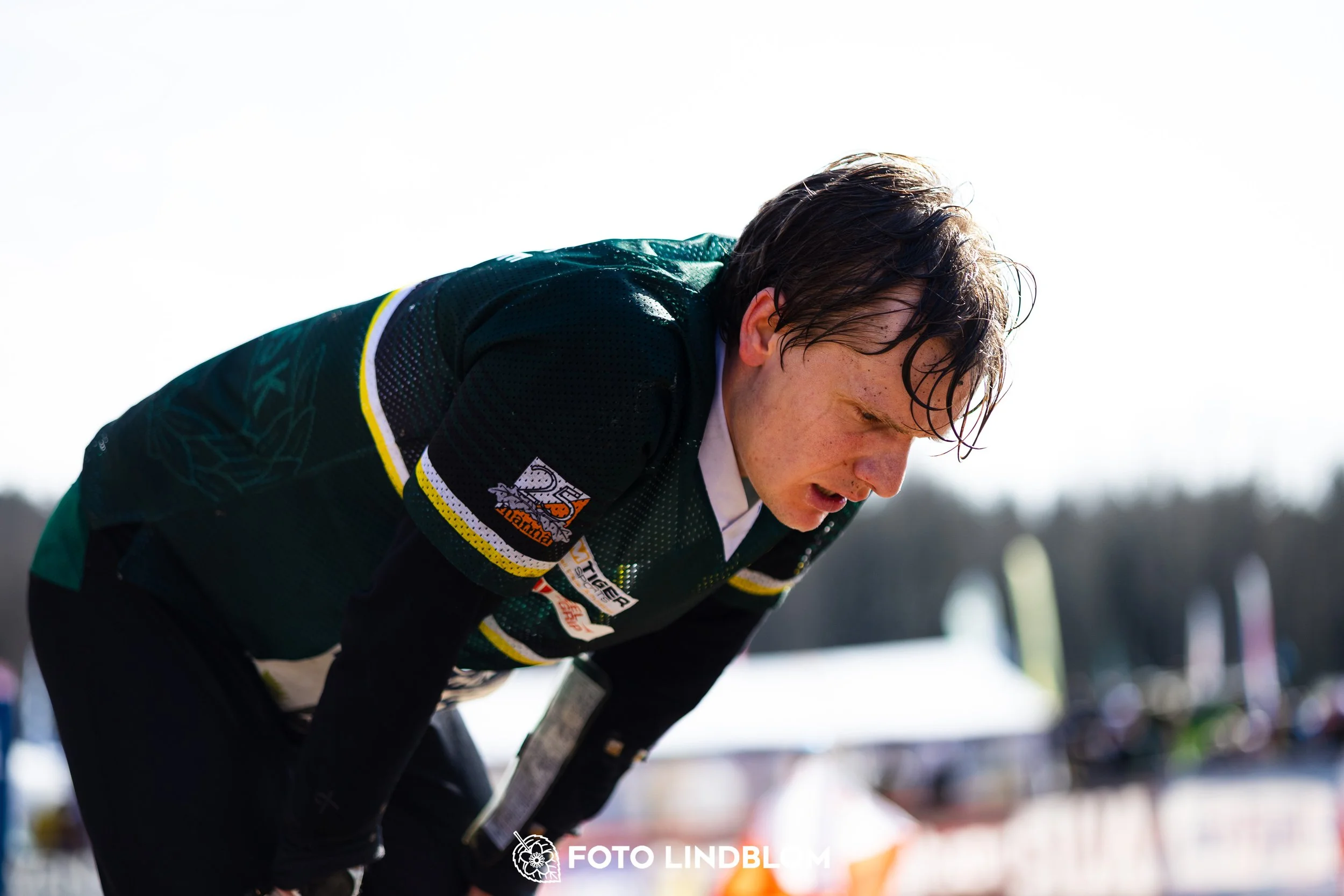 A photo from the Swedish League orienteering competition in Kolmården spring 2026, showing Simon Hector, captured by Foto Lindblom.