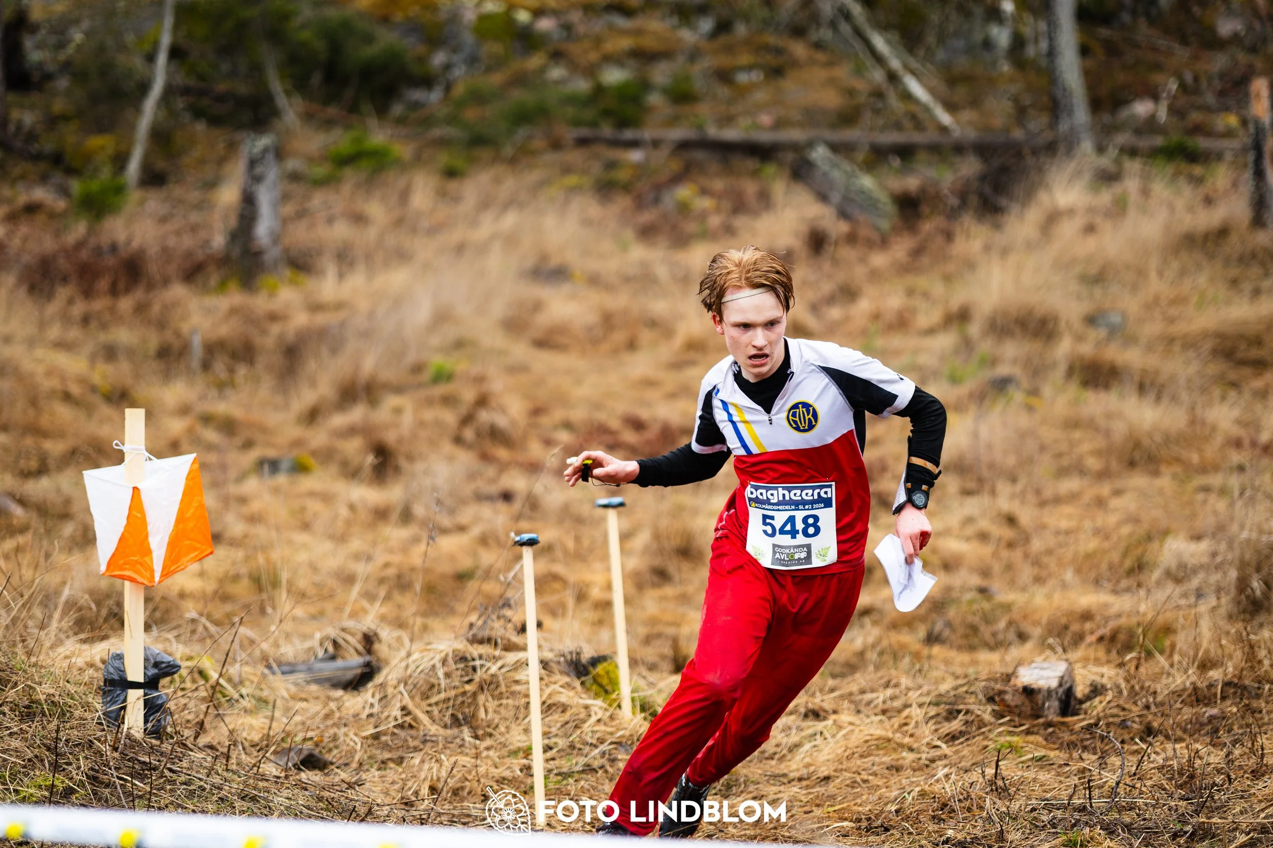 A photo from a forest orienteering competition in Kolmården as part of the Swedish League 2026 season, captured by Foto Lindblom.
