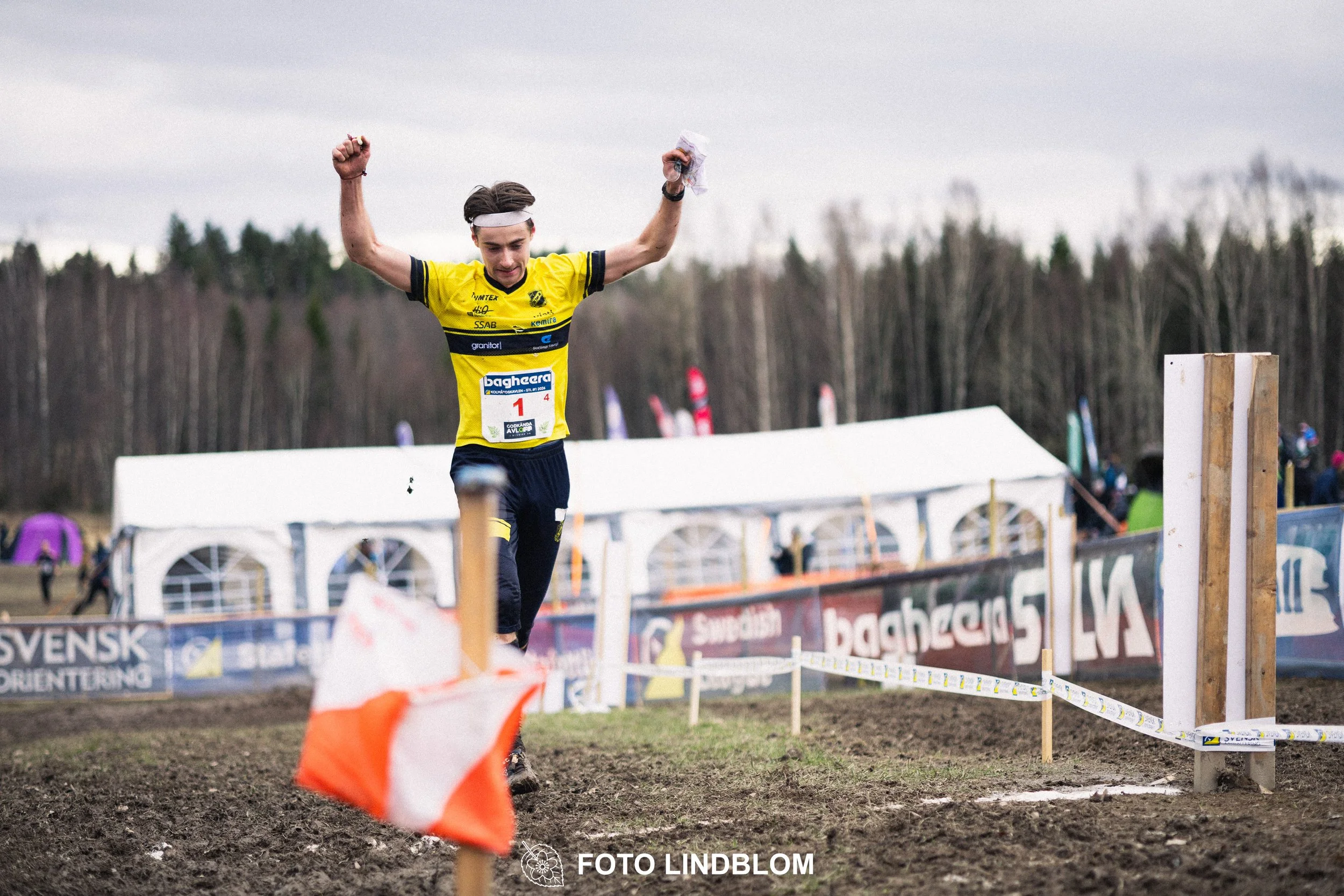 A moment from Kolmårdskavlen, part of the Swedish relay league 2026, showing Henrik Johannesson, captured by Foto Lindblom.
