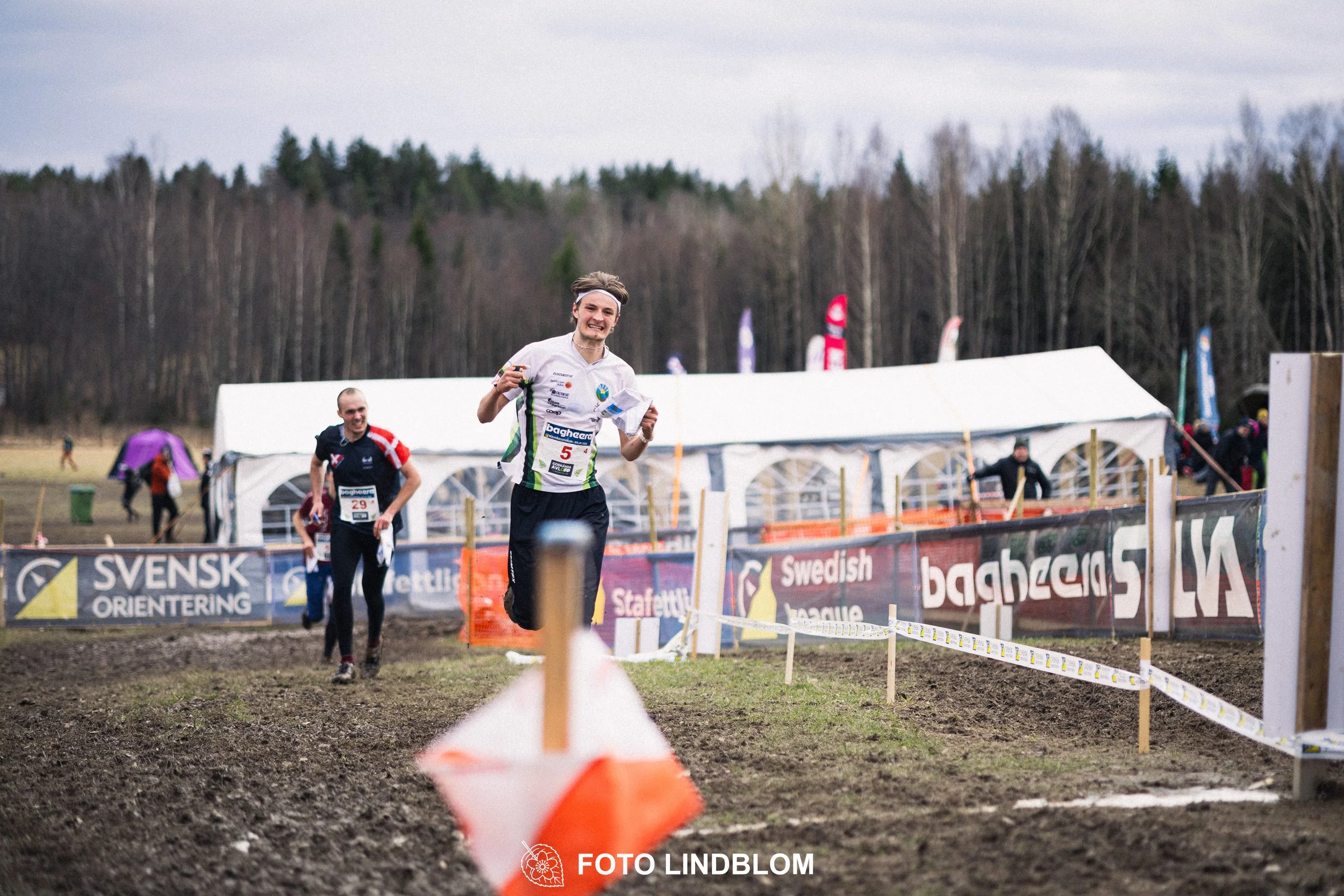 A moment captured during Kolmårdskavlen in the Swedish Stafettligan 2026, showing Svante Selin, by Foto Lindblom.