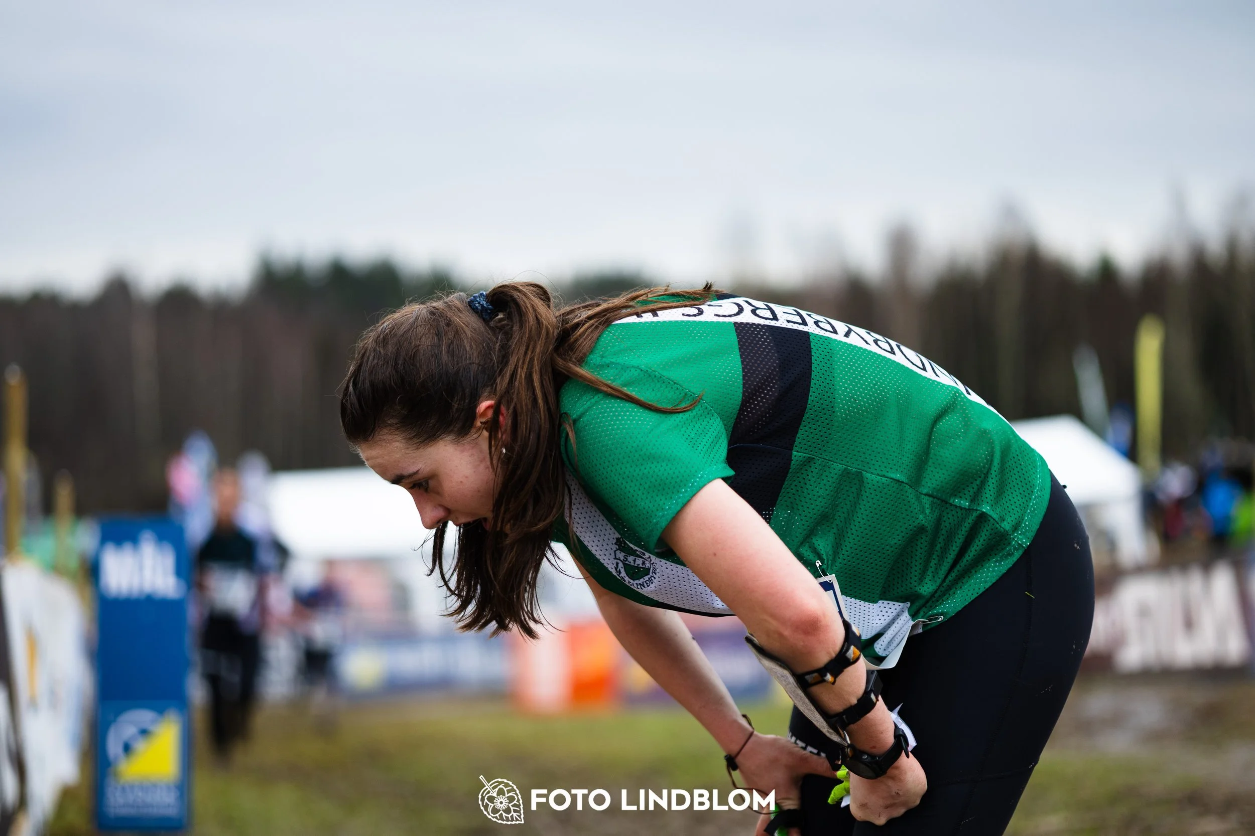 A moment from the 2026 Swedish League middle distance orienteering event in Kolmården, captured by Foto Lindblom.