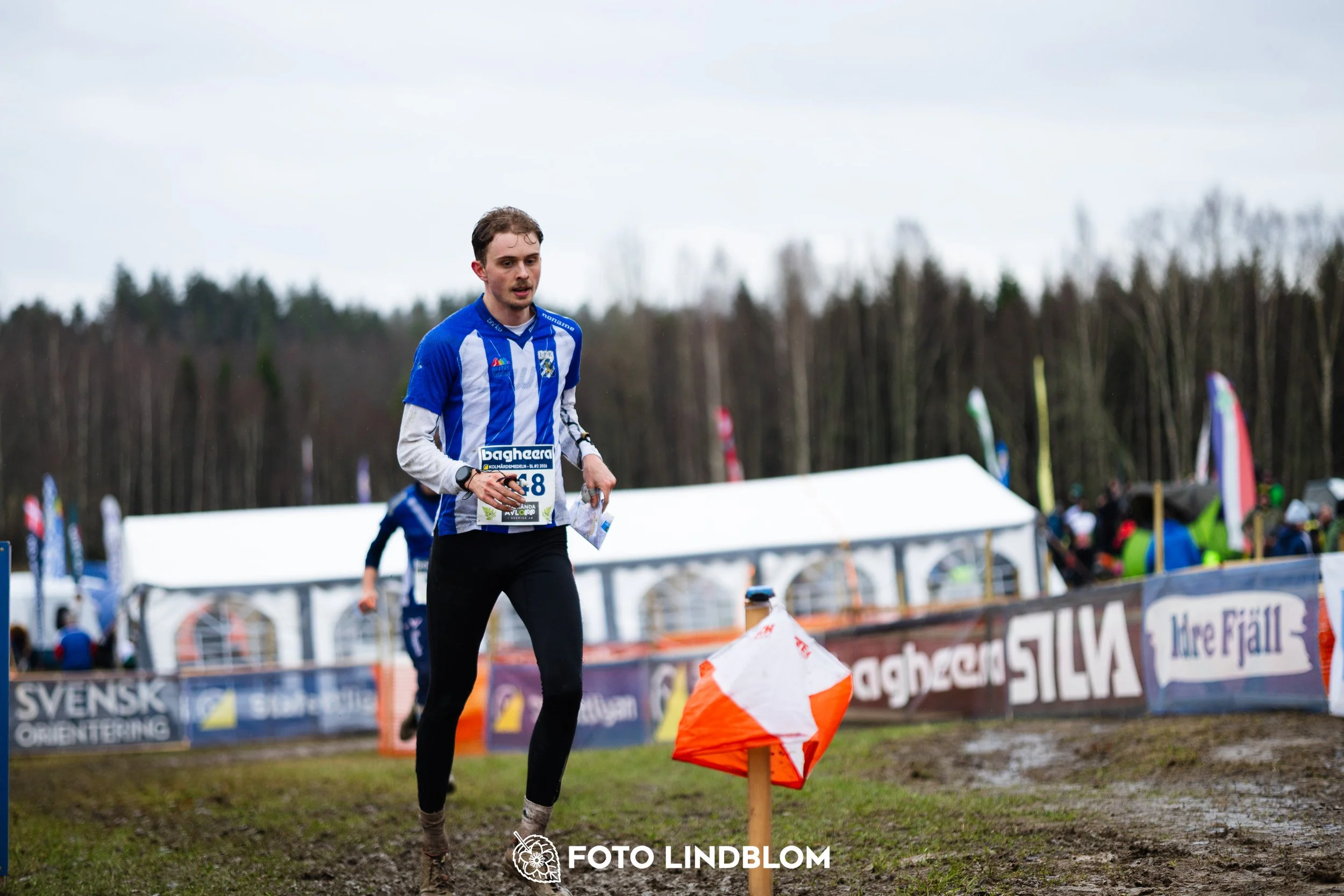 A moment captured during the Swedish League orienteering competition in Kolmården 2026 by Foto Lindblom.