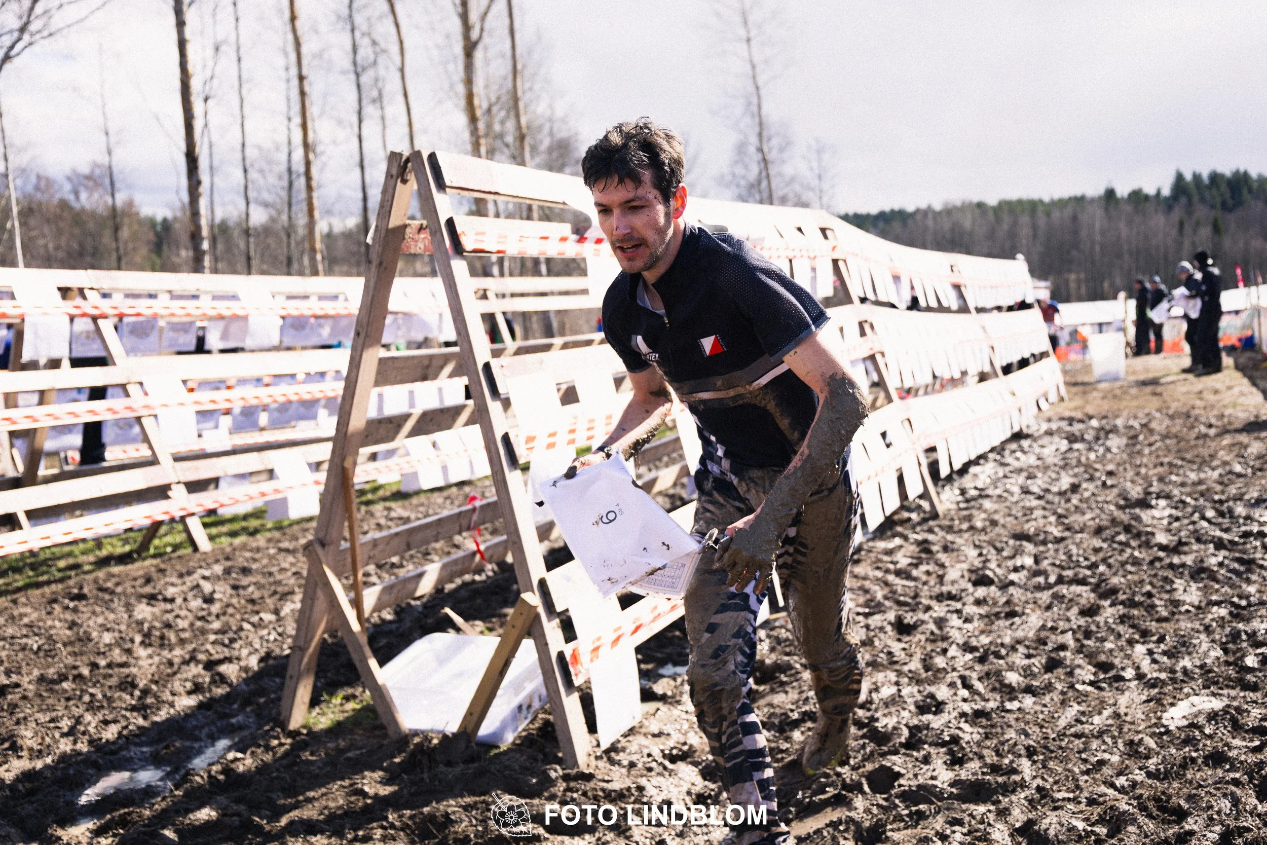 A moment from the relay orienteering event Kolmårdskavlen in spring 2026, captured by Foto Lindblom.