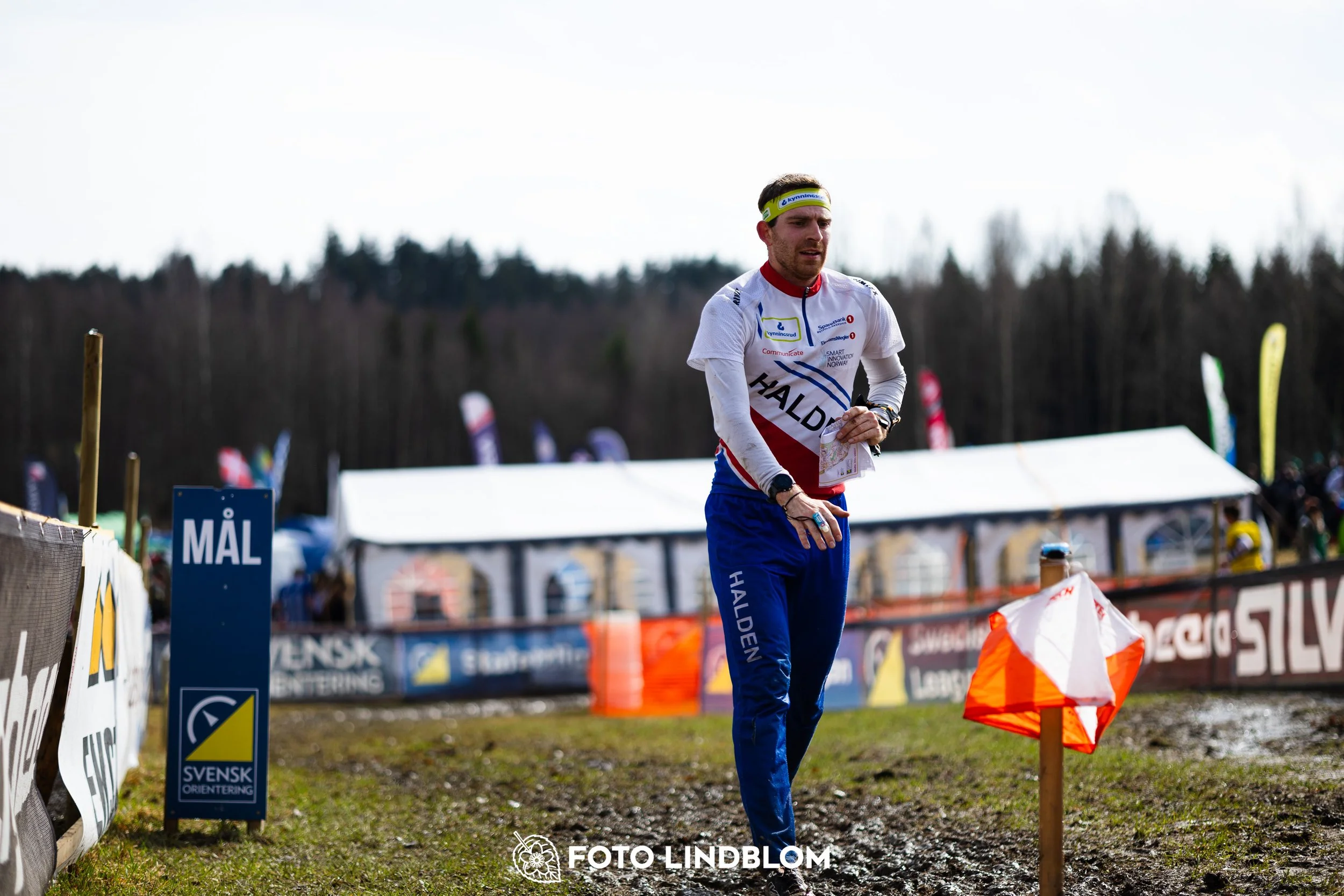 A photo from a Swedish orienteering league race in Kolmården during spring 2026, captured by Foto Lindblom.