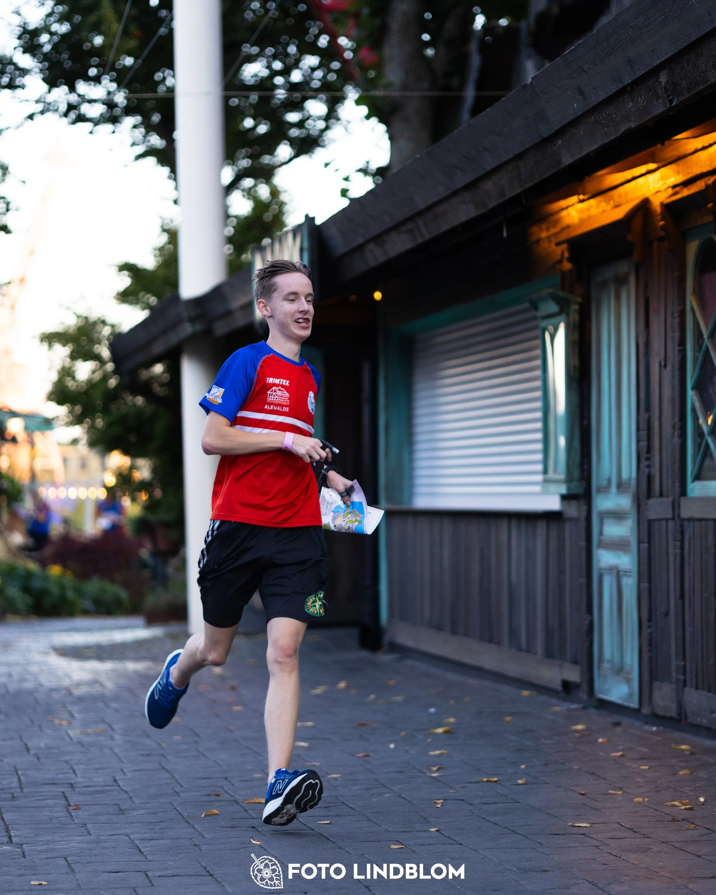 A picture from the orienteering event called Gröna Lund Sprinten taken by Foto Lindblom