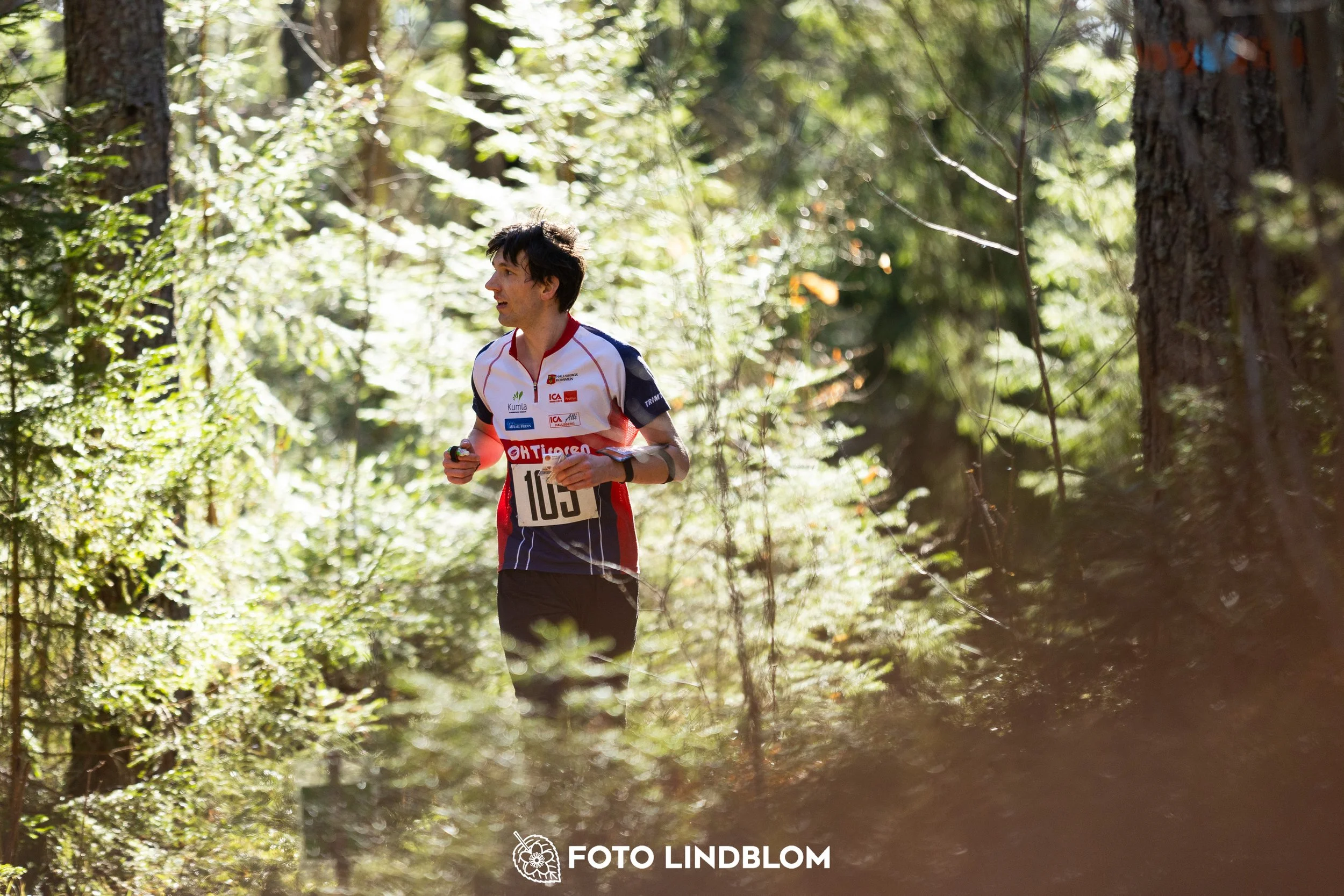 A forest-stage photo from the 2026 Nyköpingsorienteringen orienteering event, taken by Foto Lindblom.