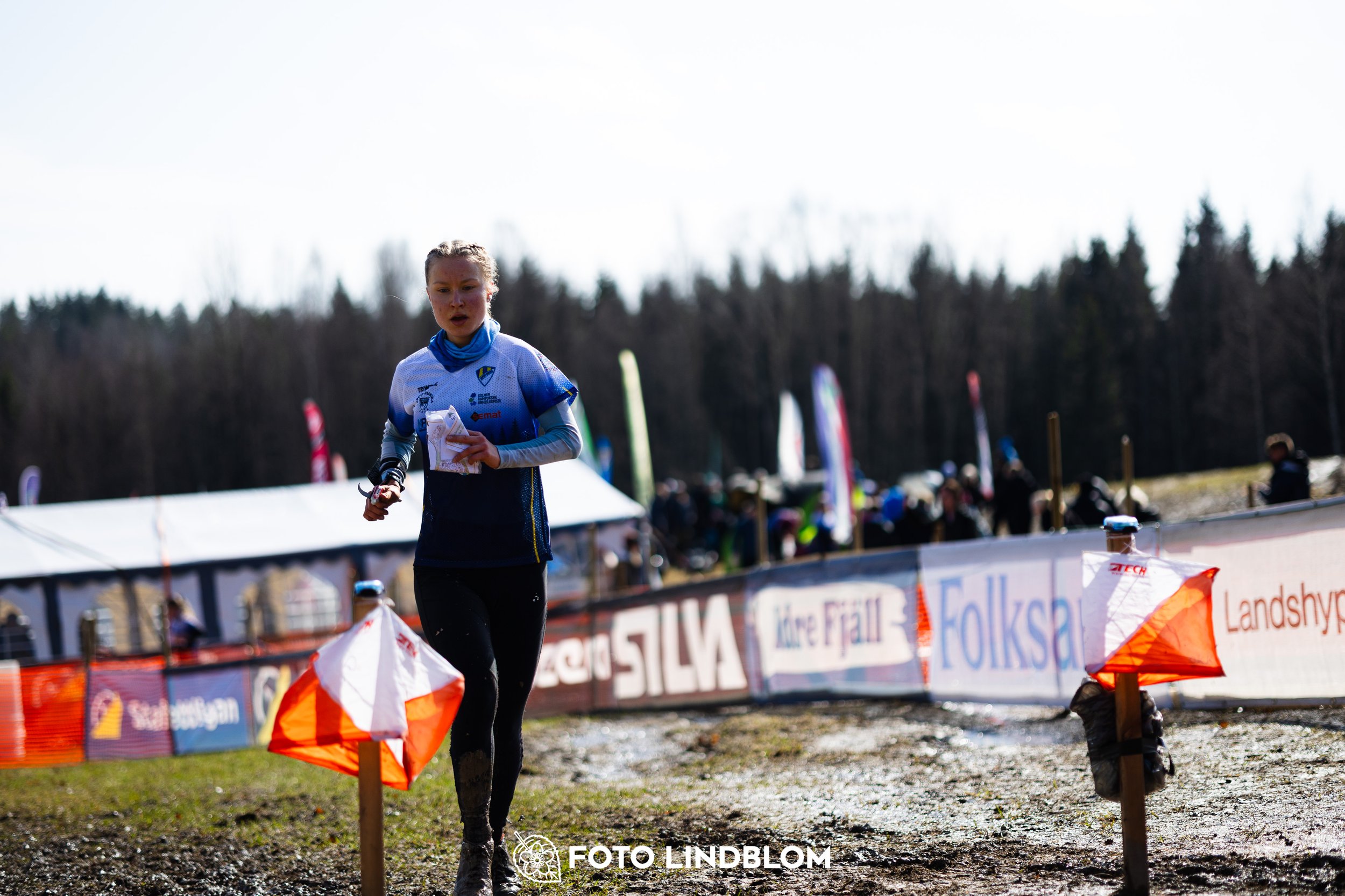 A photo from a Swedish orienteering league race in Kolmården during spring 2026, captured by Foto Lindblom.