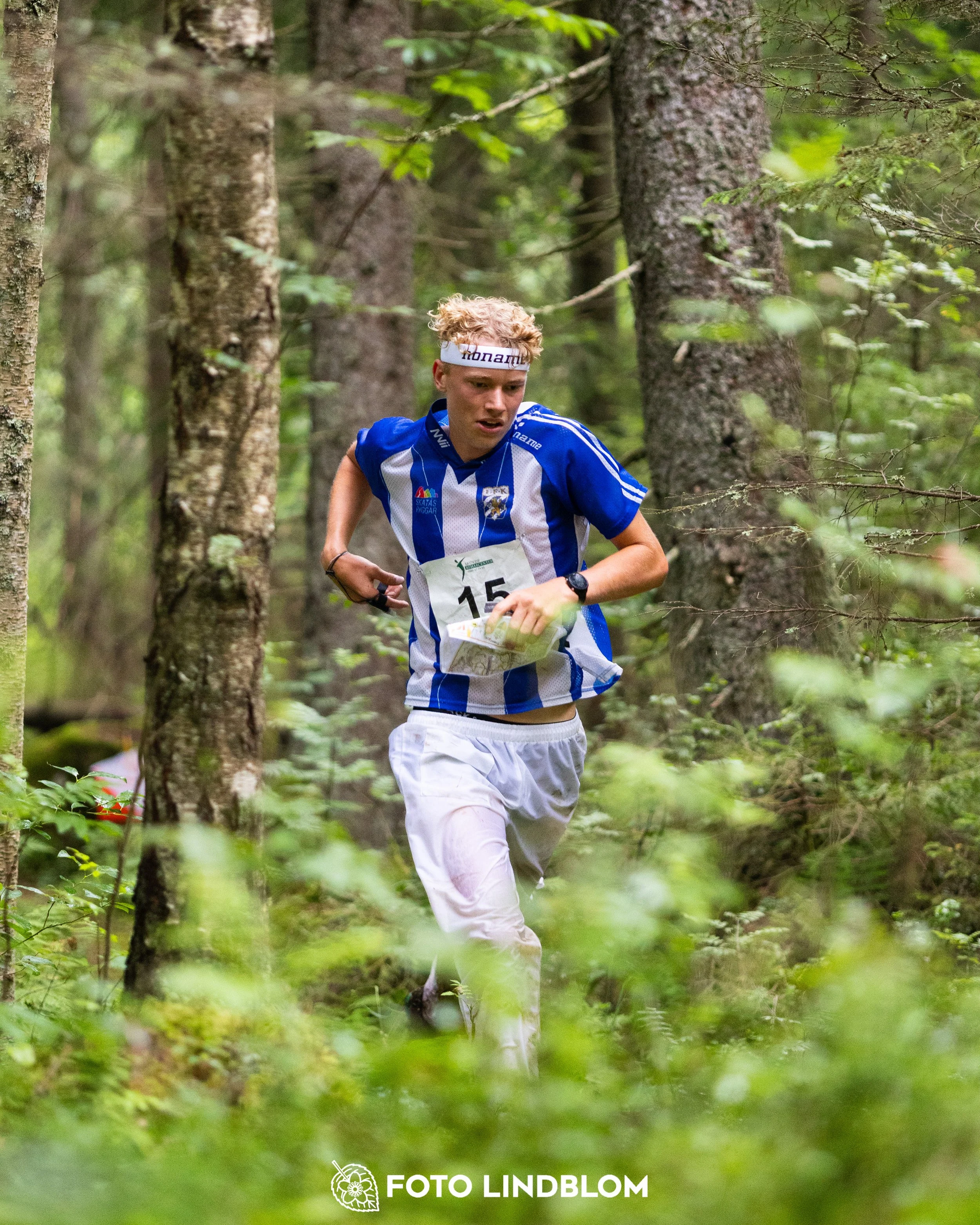 A picture from the youth 10 mila orienteering competition taken by Foto Lindblom