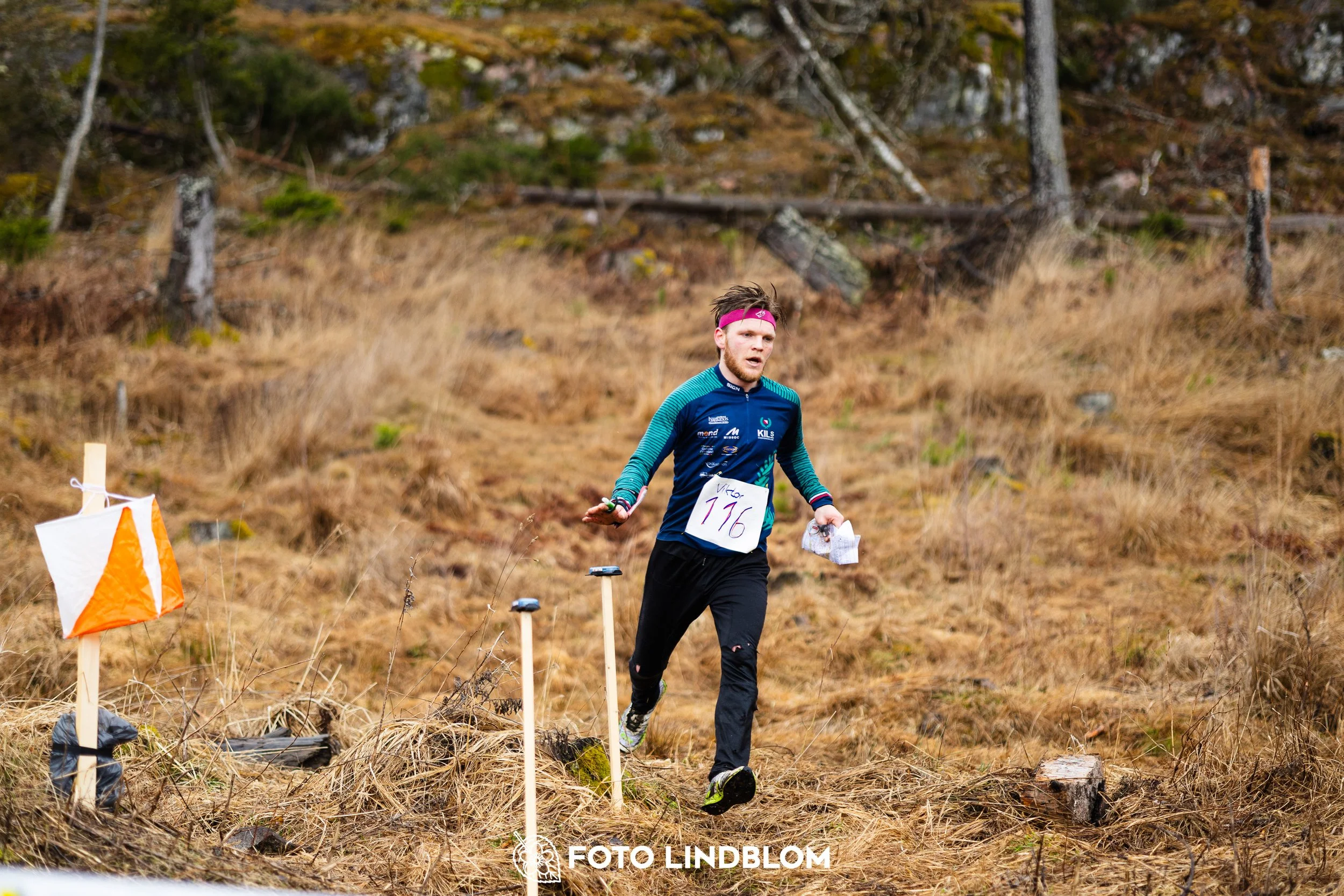 A scene from the Swedish League orienteering competition in Kolmården spring 2026, captured by Foto Lindblom.