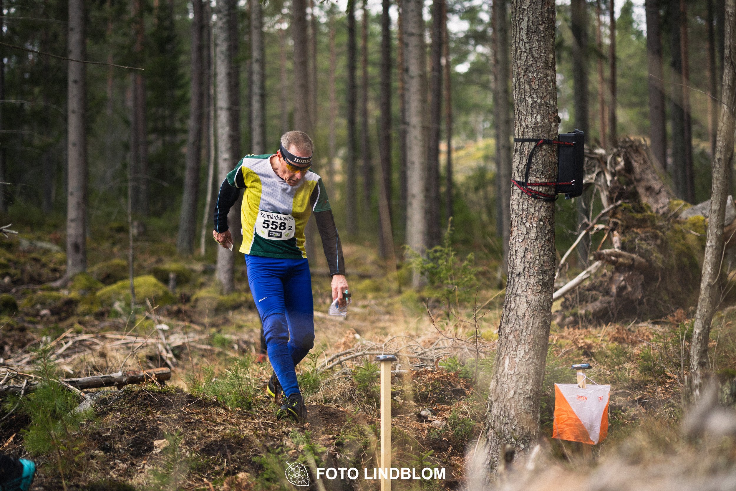 A scene from Kolmårdskavlen, the opening stage of the Swedish relay league 2026, captured by Foto Lindblom.