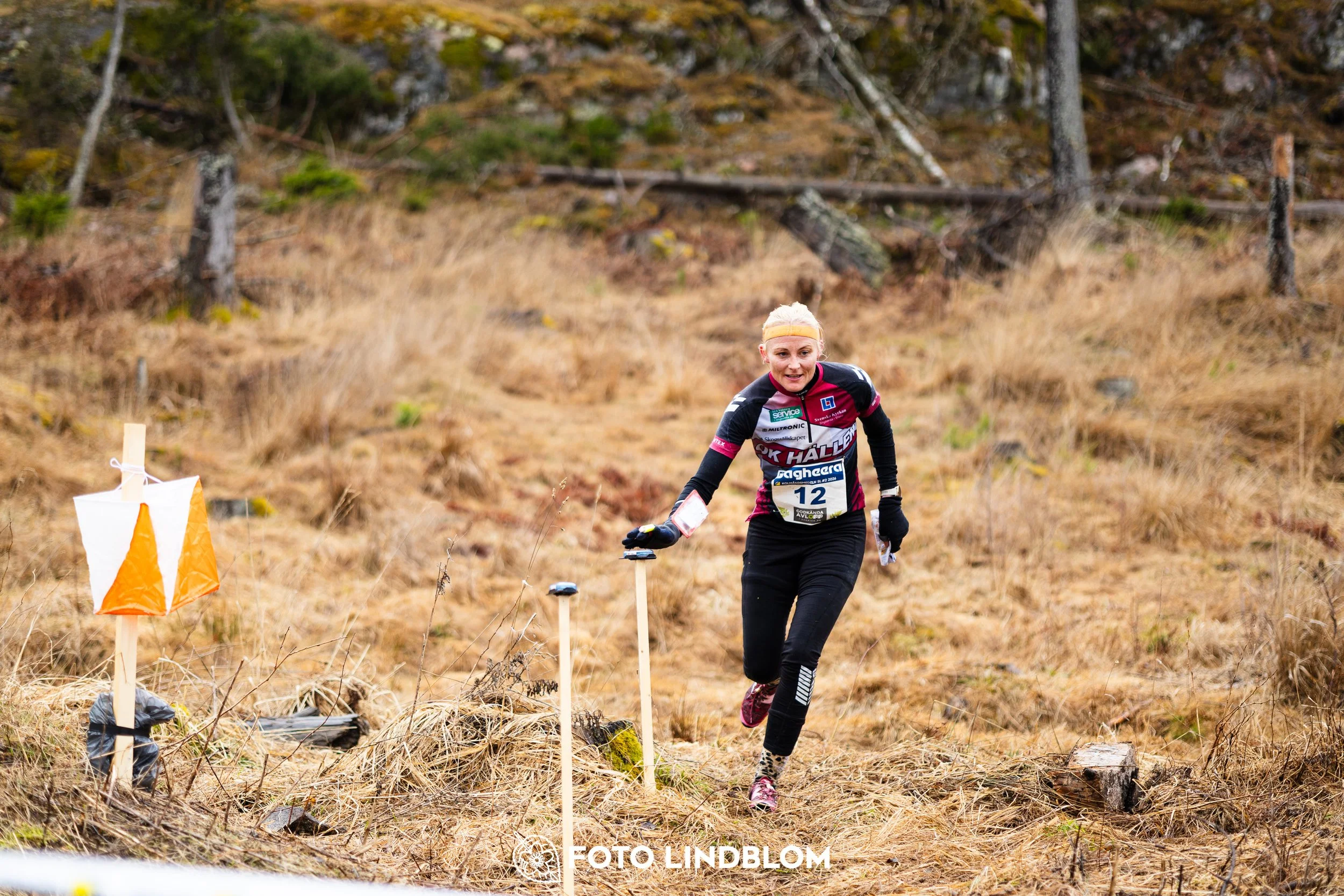 A moment captured during the Swedish League orienteering competition in Kolmården 2026 by Foto Lindblom.