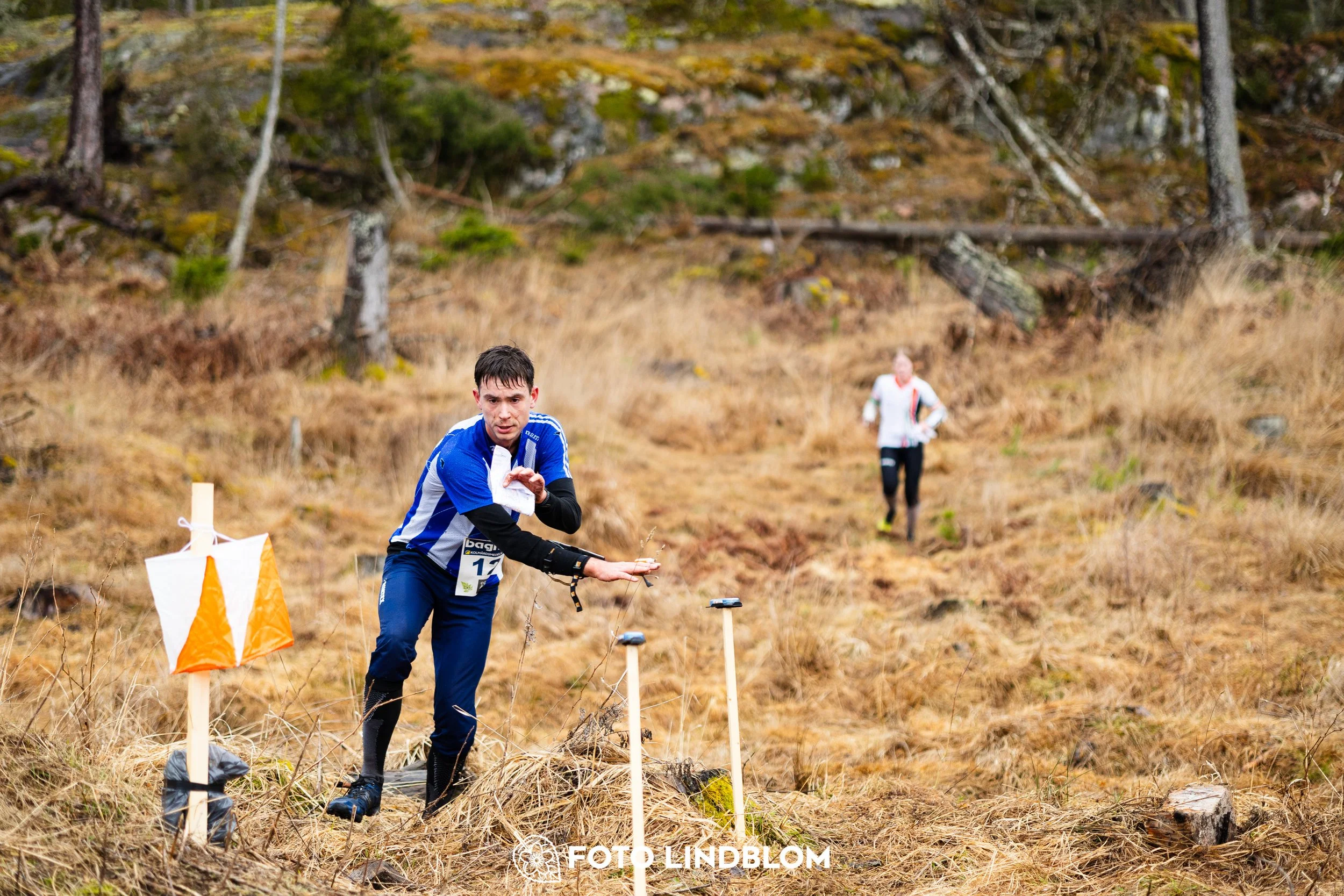 A scene from the Swedish League orienteering competition in Kolmården spring 2026, captured by Foto Lindblom.