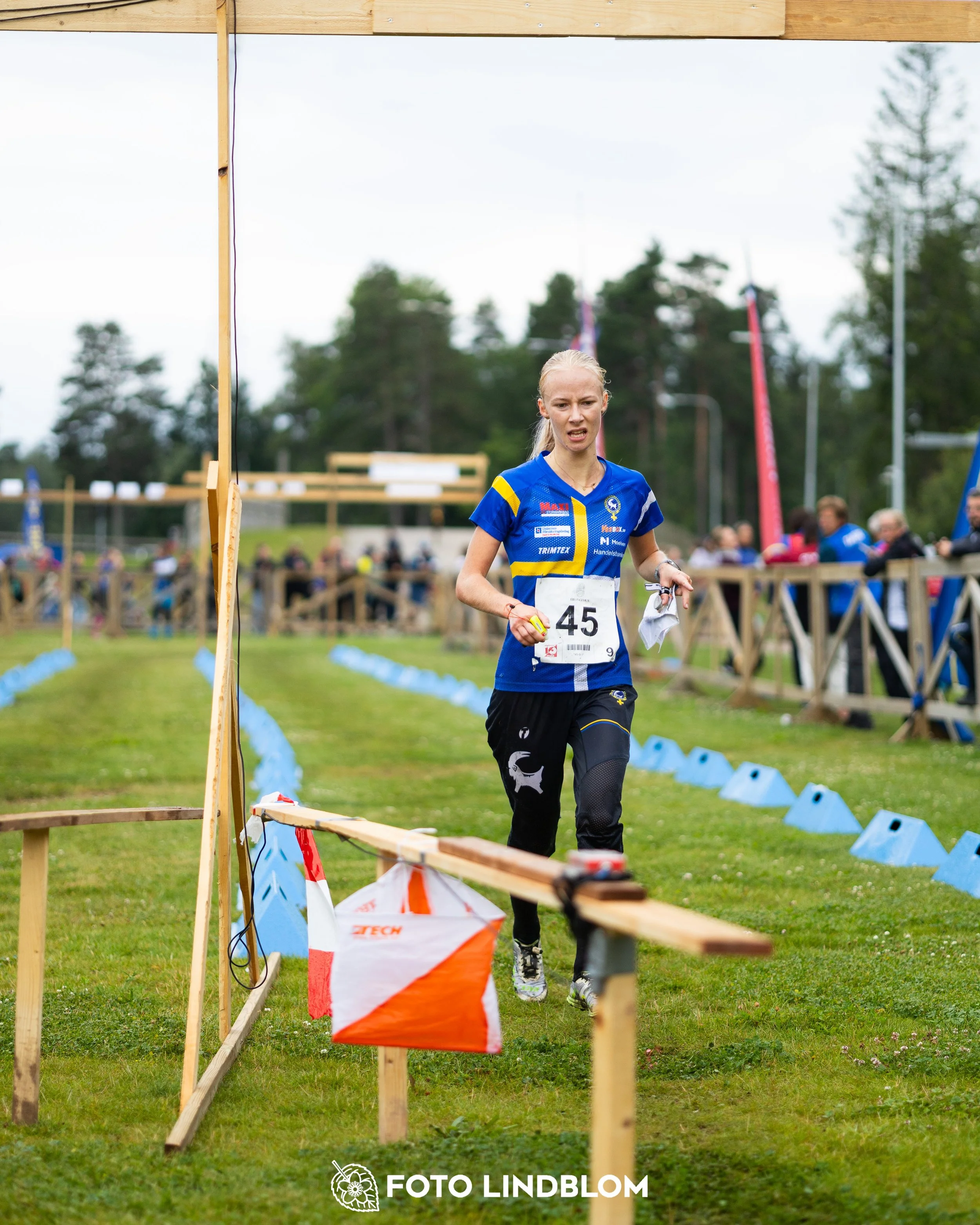 A picture from the youth 10 mila orienteering competition taken by Foto Lindblom